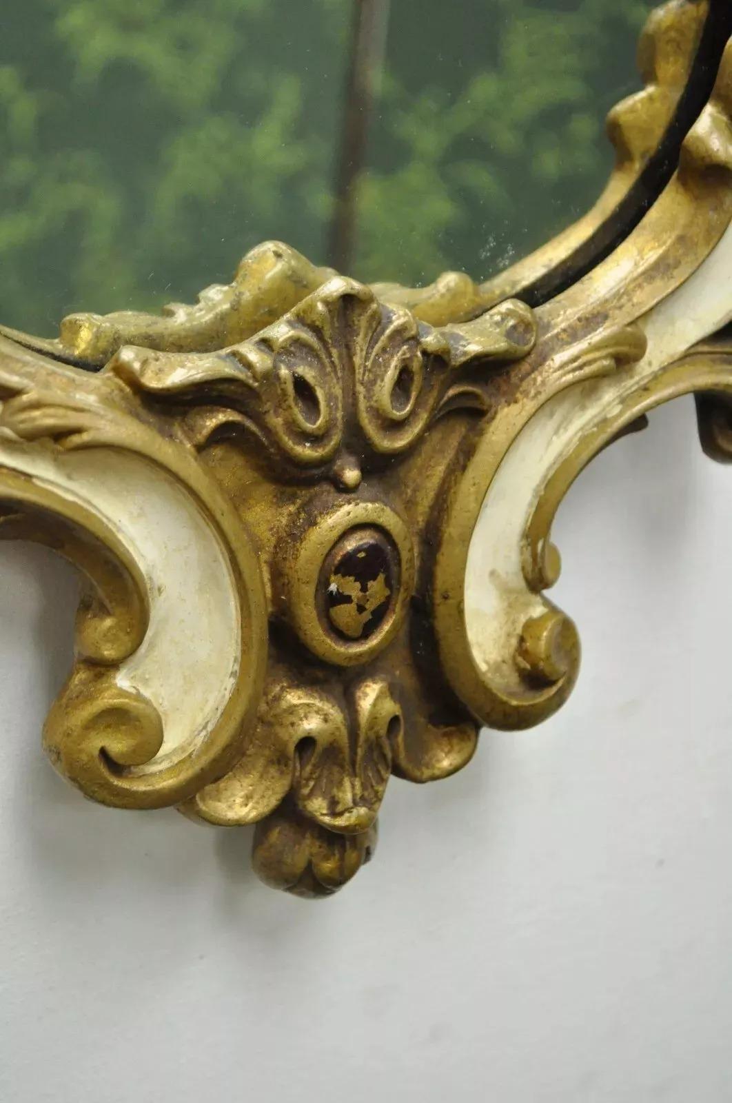 XX secolo Specchio da parete d'epoca in stile rococò italiano, in legno dorato e conchiglia bianca intagliata in vendita