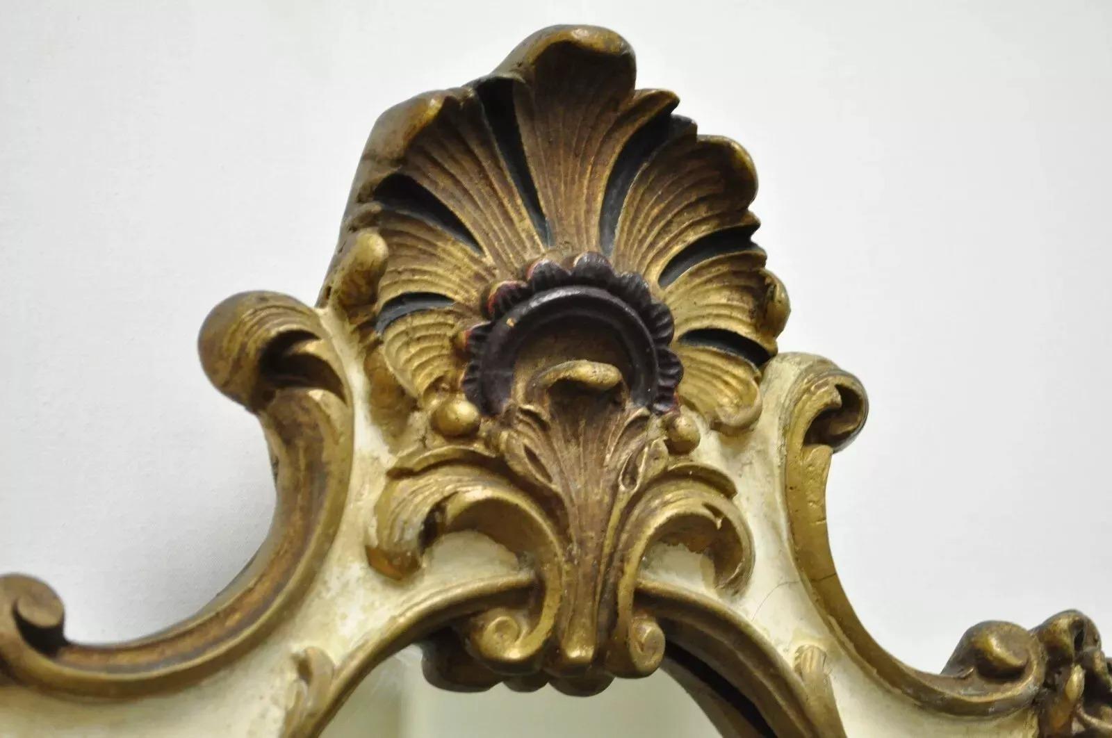 Specchio da parete d'epoca in stile rococò italiano, in legno dorato e conchiglia bianca intagliata in vendita 2