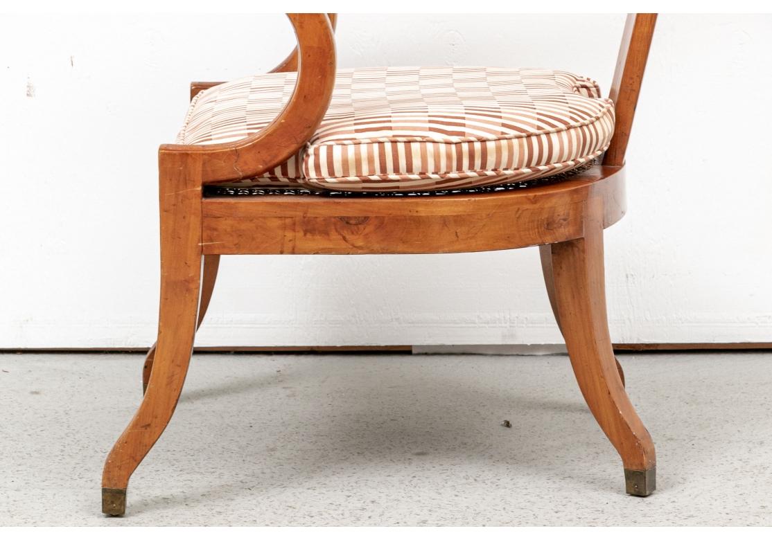 Italienischer römischer Vintage-Stuhl mit Löffelrückenlehne aus Olivenholz zur Restaurierung im Angebot 4