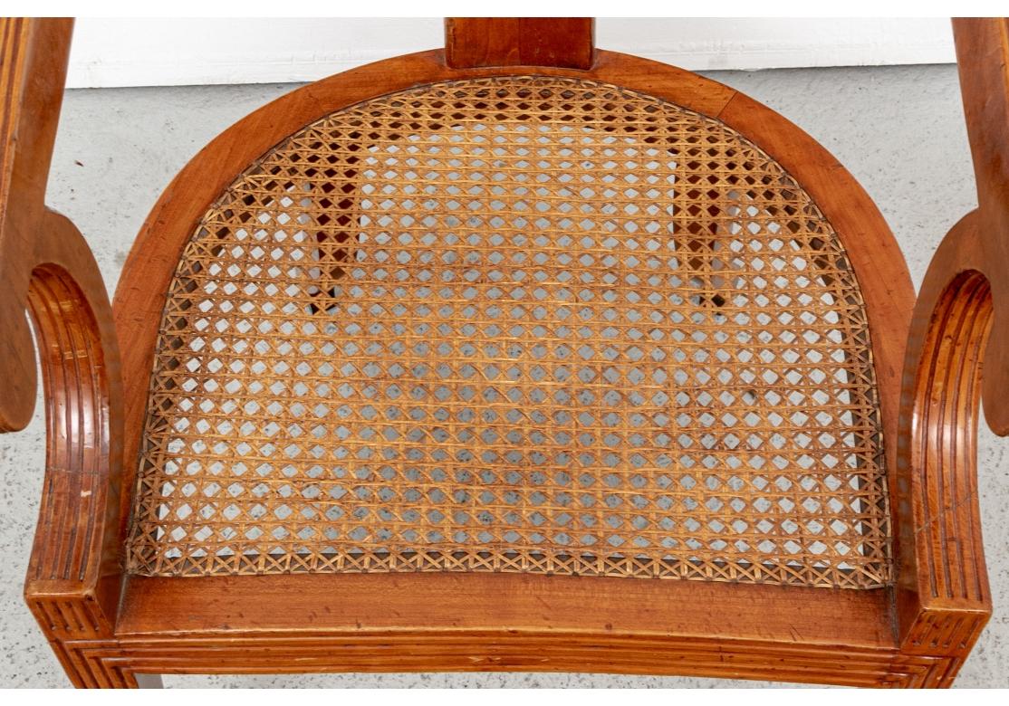 Italienischer römischer Vintage-Stuhl mit Löffelrückenlehne aus Olivenholz zur Restaurierung (Holz) im Angebot