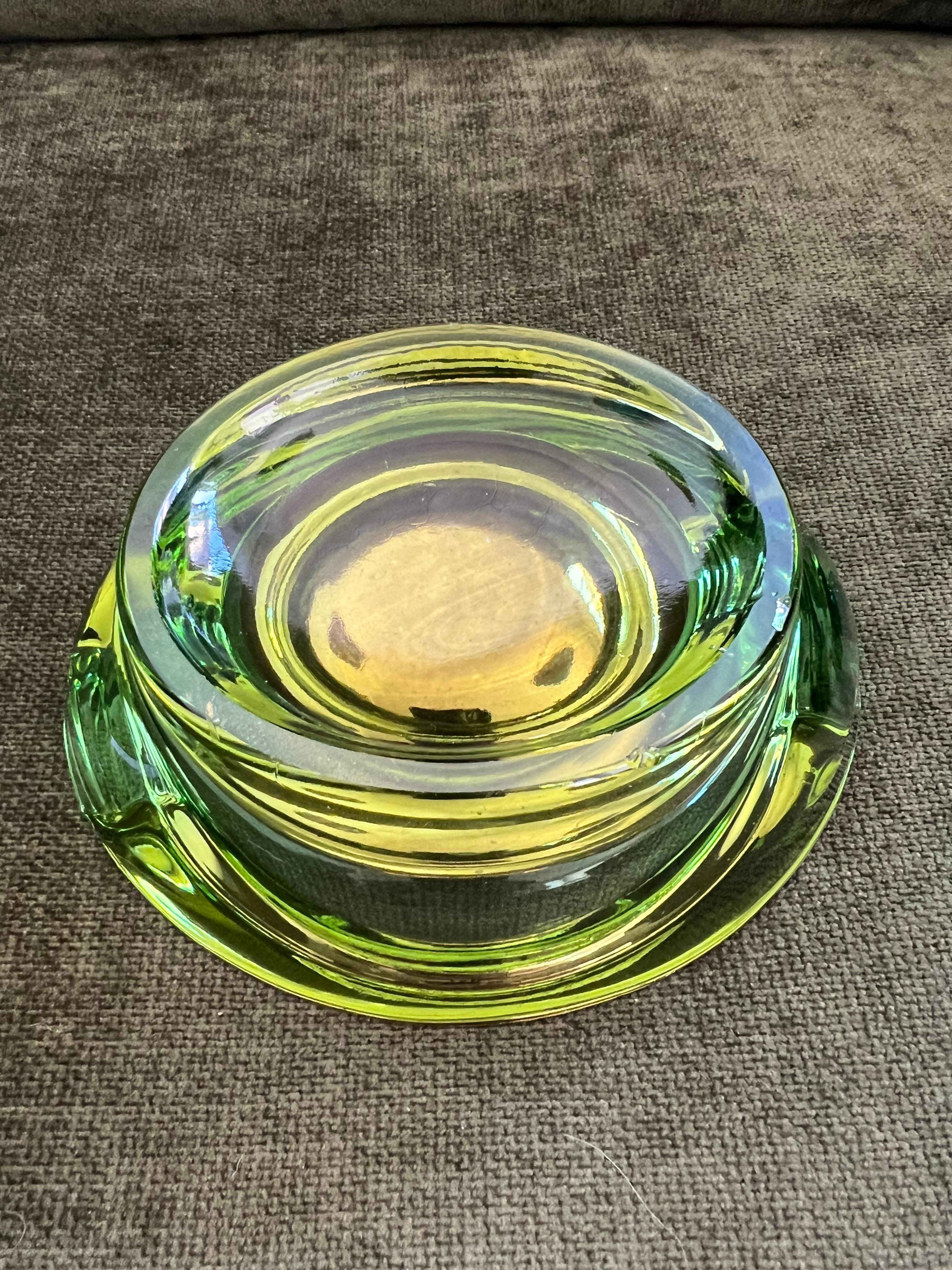 Vintage Italian Romeo & Juliet Ashtray Trinket Dish Green Glass With Gold 1950 For Sale 6
