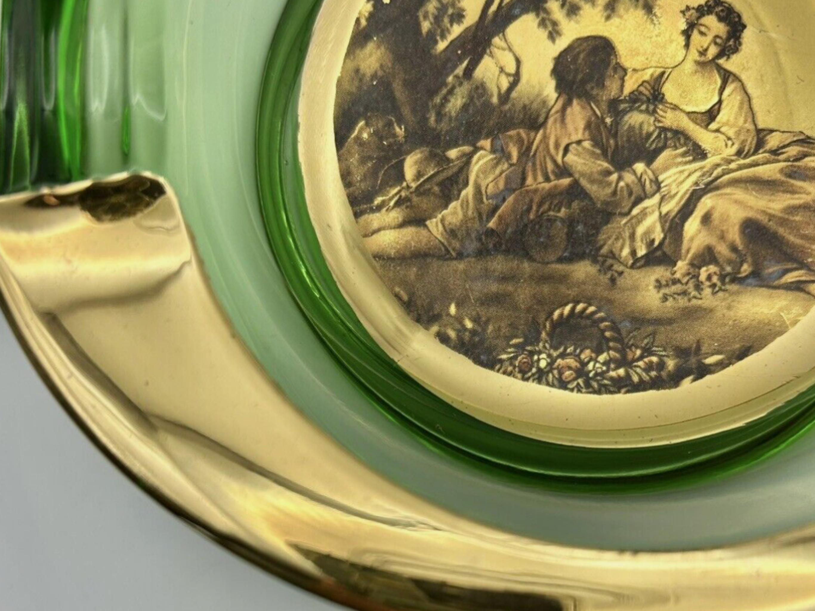Vintage Italian Romeo & Juliet Ashtray Trinket Dish Green Glass With Gold
Designer unknown, vintage 
Circa 1950s
Murano Region 
Made in Italy 
In fantastic condition 
Mid Century Modern 

Striking mid-century Rare glass bowl or ashtray 
Italian