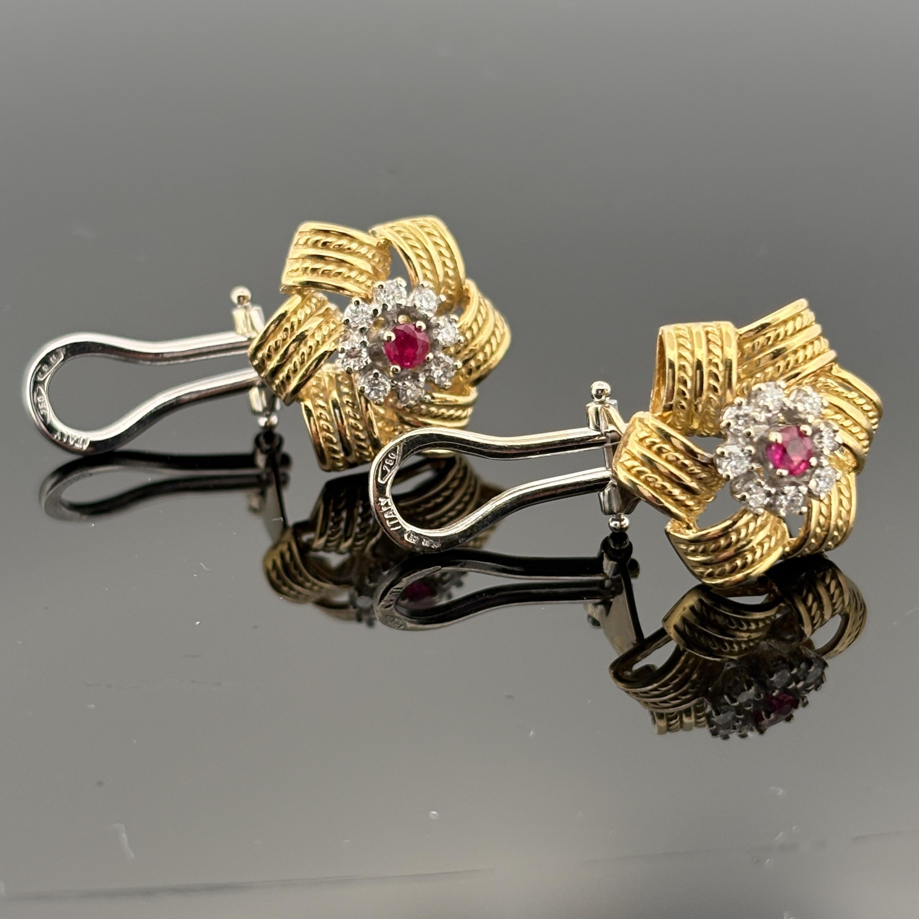 Orecchini d'epoca in oro 18 carati con motivo a corda e diamanti - 1965 ca. In condizioni ottime in vendita a Orlando, FL