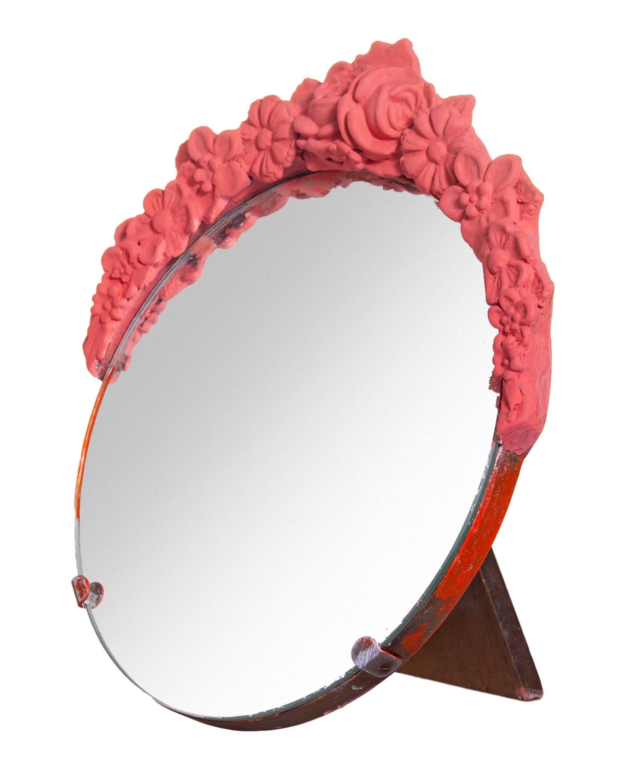 Britannique Miroir rond italien vintage Barbola à chevalet avec crête florale en vente