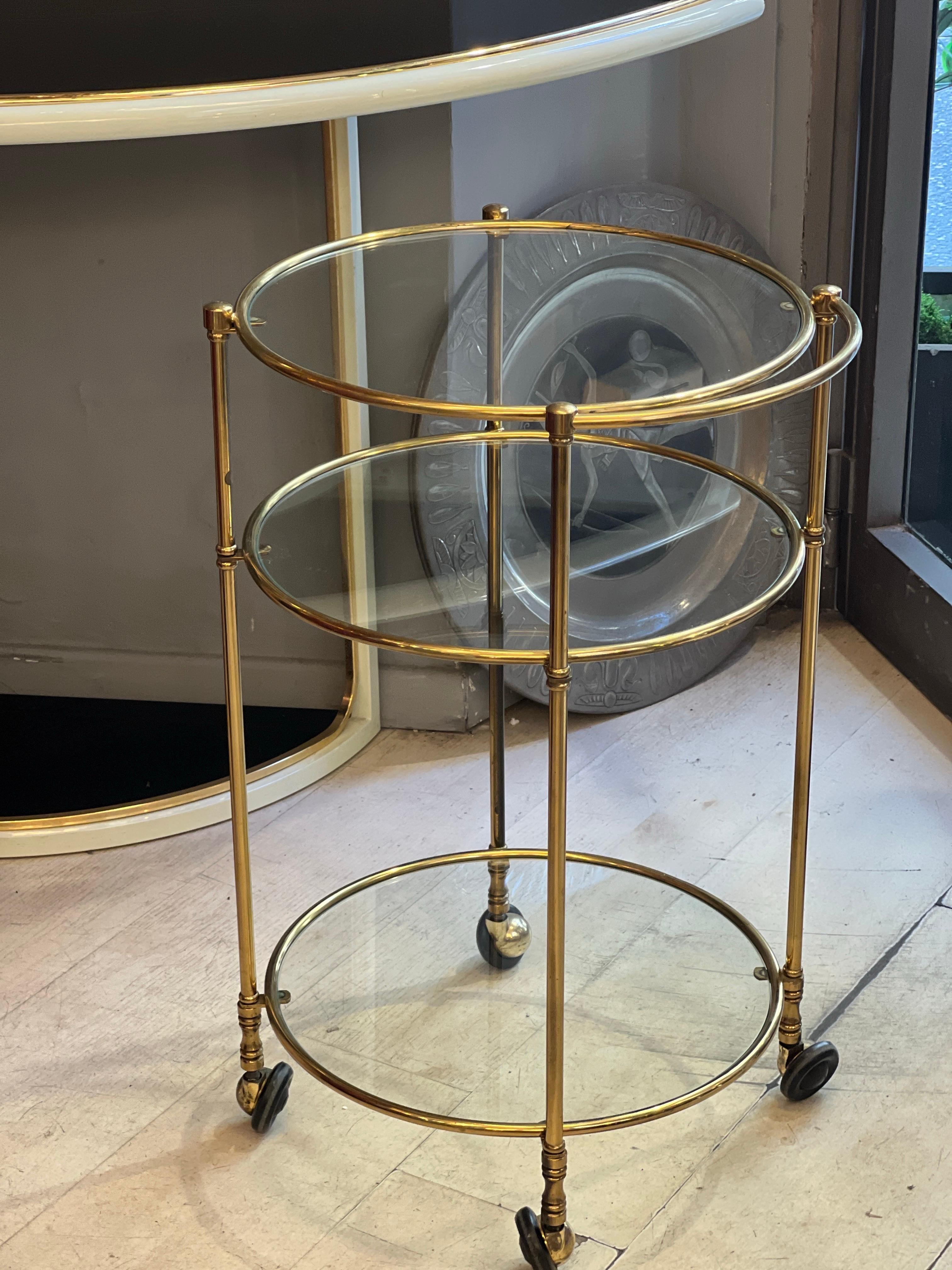 Chariot de bar rond en laiton vintage italien 1970 en vente 4