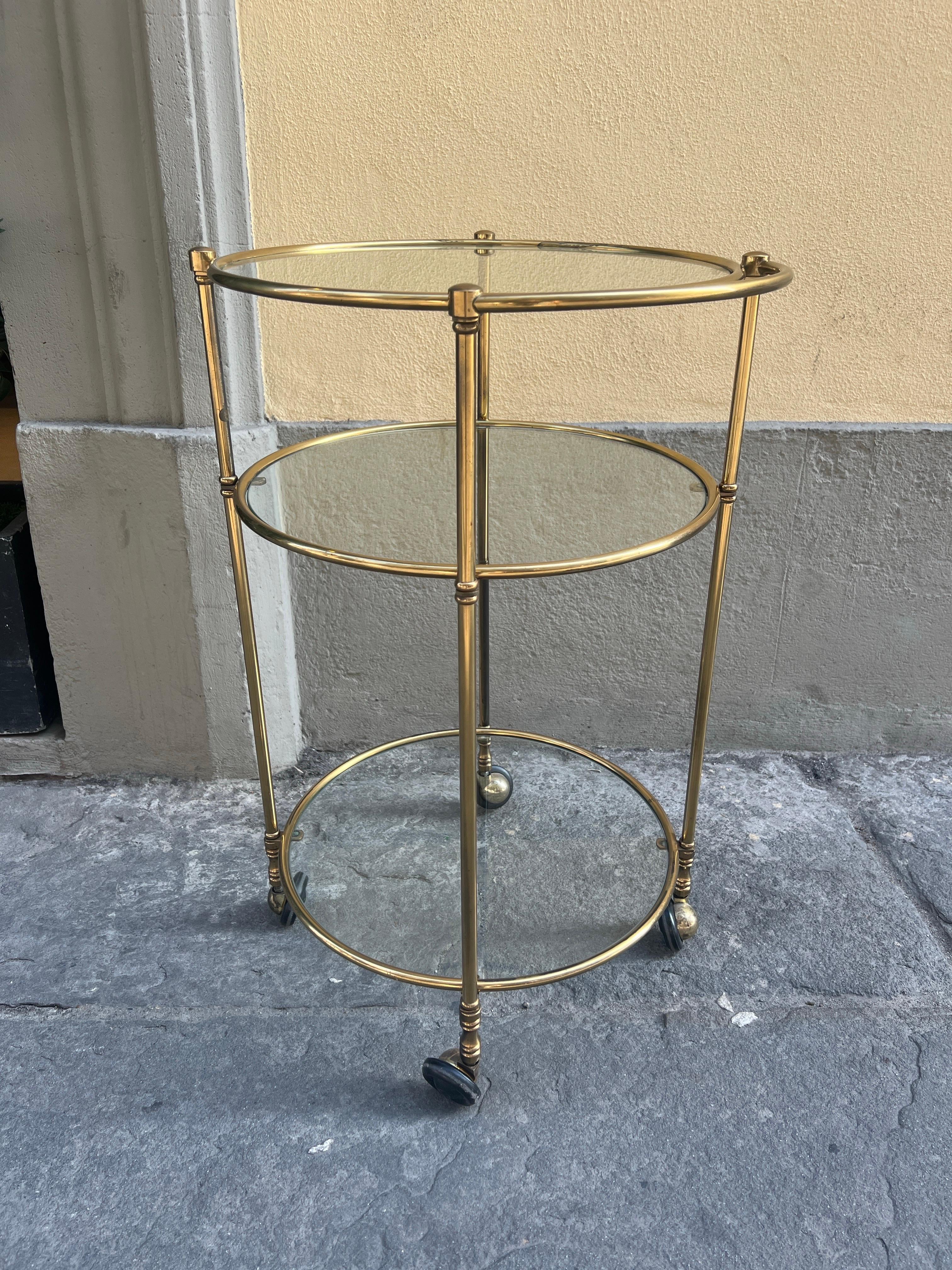 Mid-Century Modern Chariot de bar rond en laiton vintage italien 1970 en vente