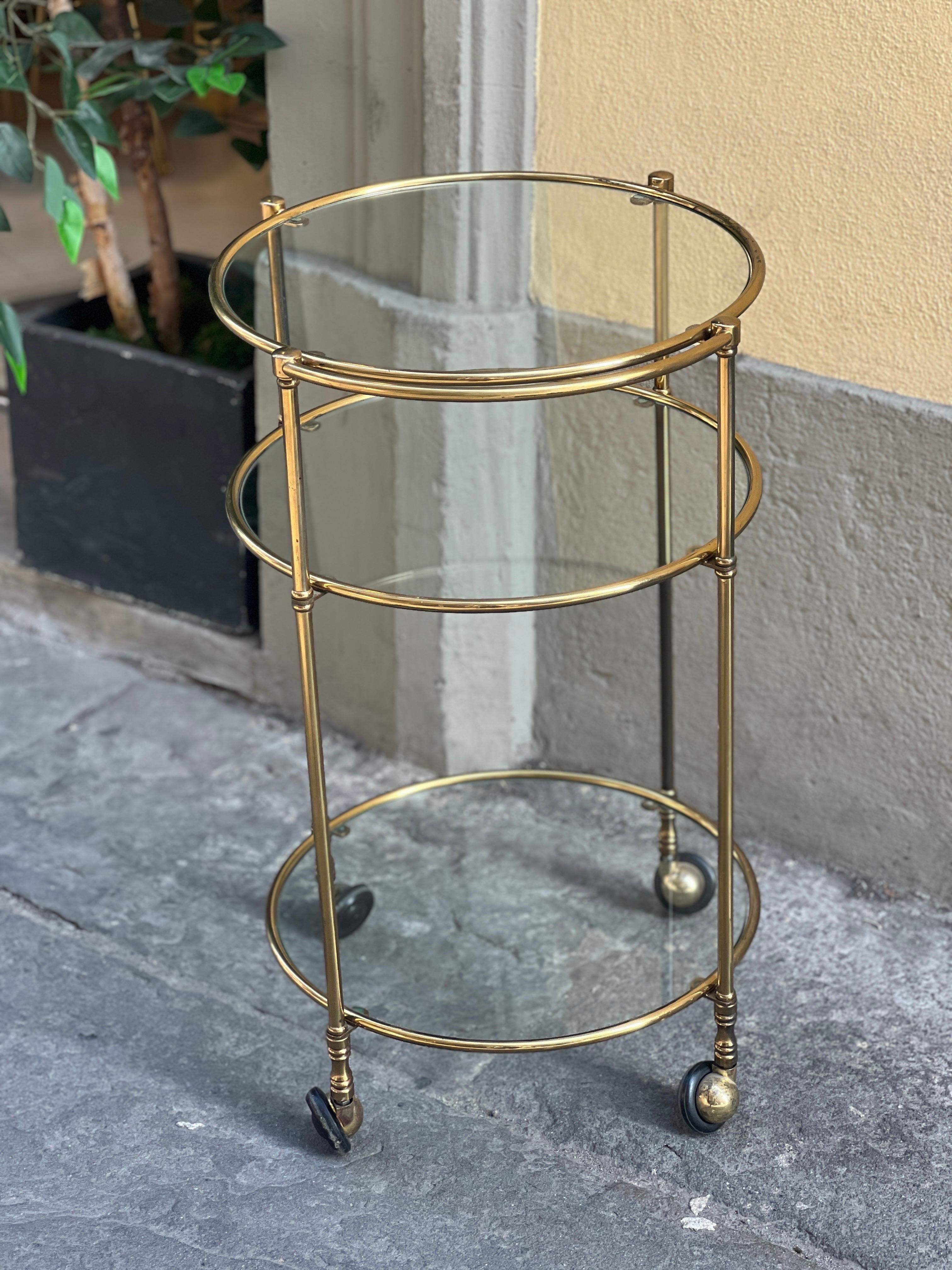 Fin du 20e siècle Chariot de bar rond en laiton vintage italien 1970 en vente