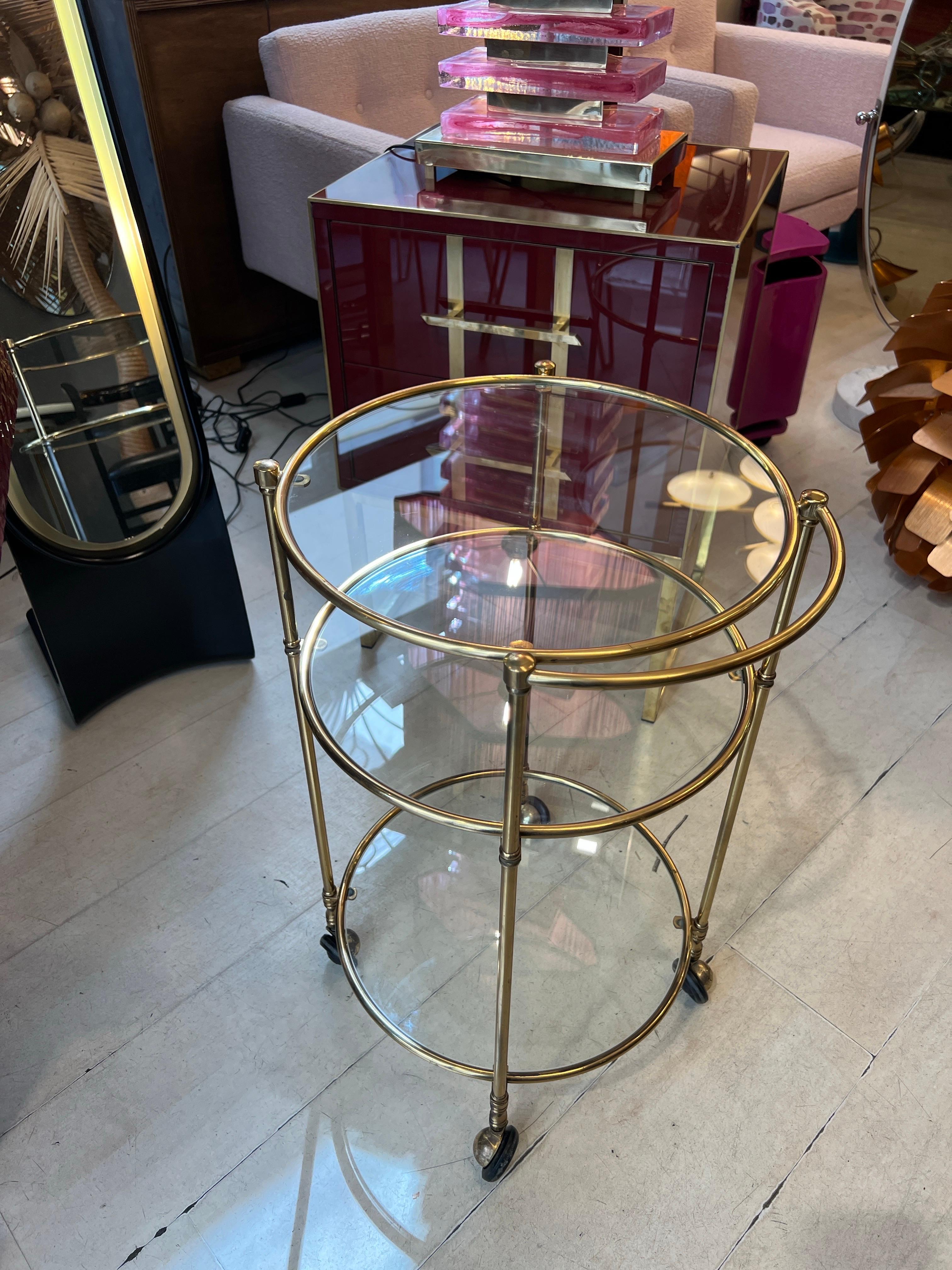 Laiton Chariot de bar rond en laiton vintage italien 1970 en vente
