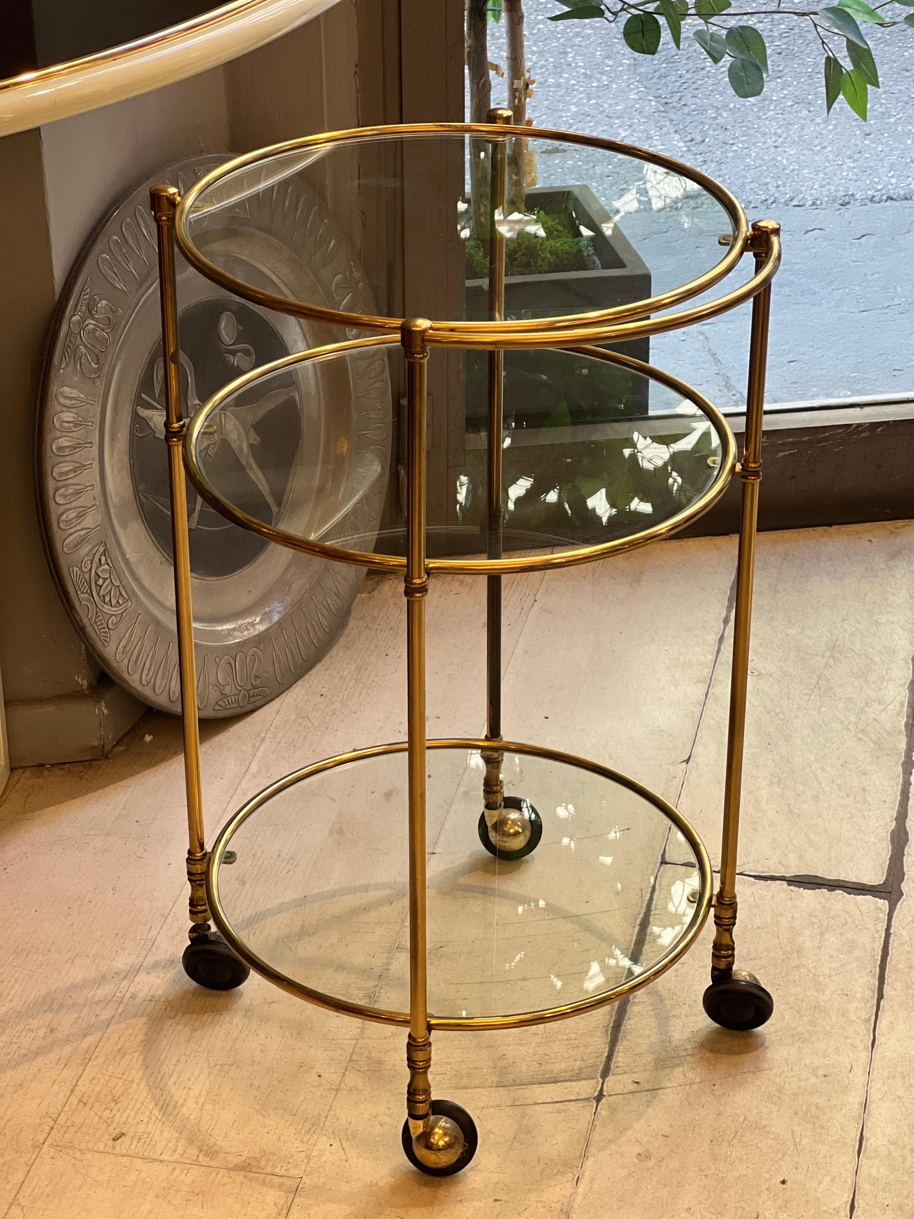 Chariot de bar rond en laiton vintage italien 1970 en vente 2