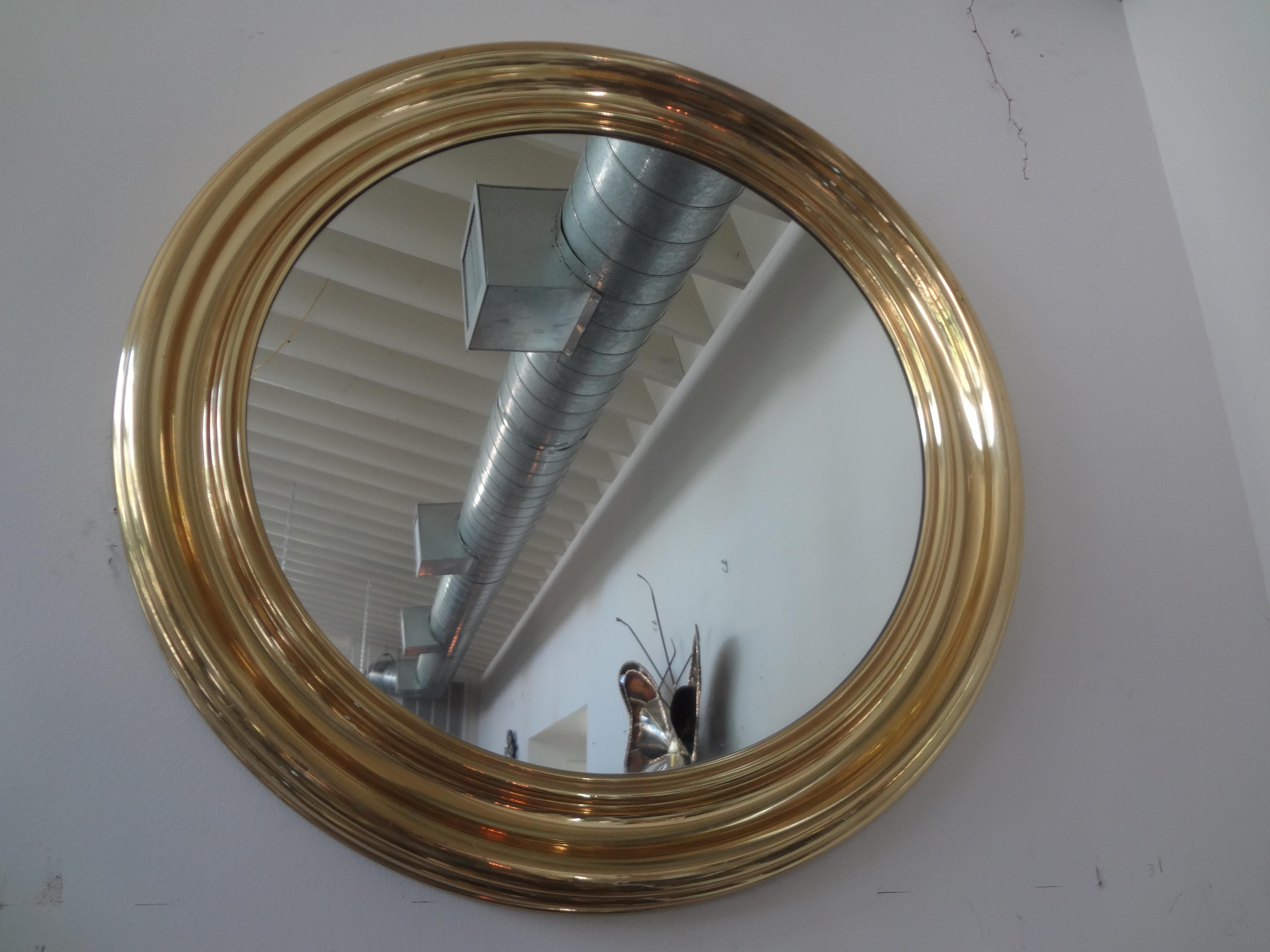 Vintage Italian round brass mirror.
This lovely Italian modern Gio Ponti inspired round brass mirror dates to the 1960's and has a great patina.
Perfect for a powder room or hall.