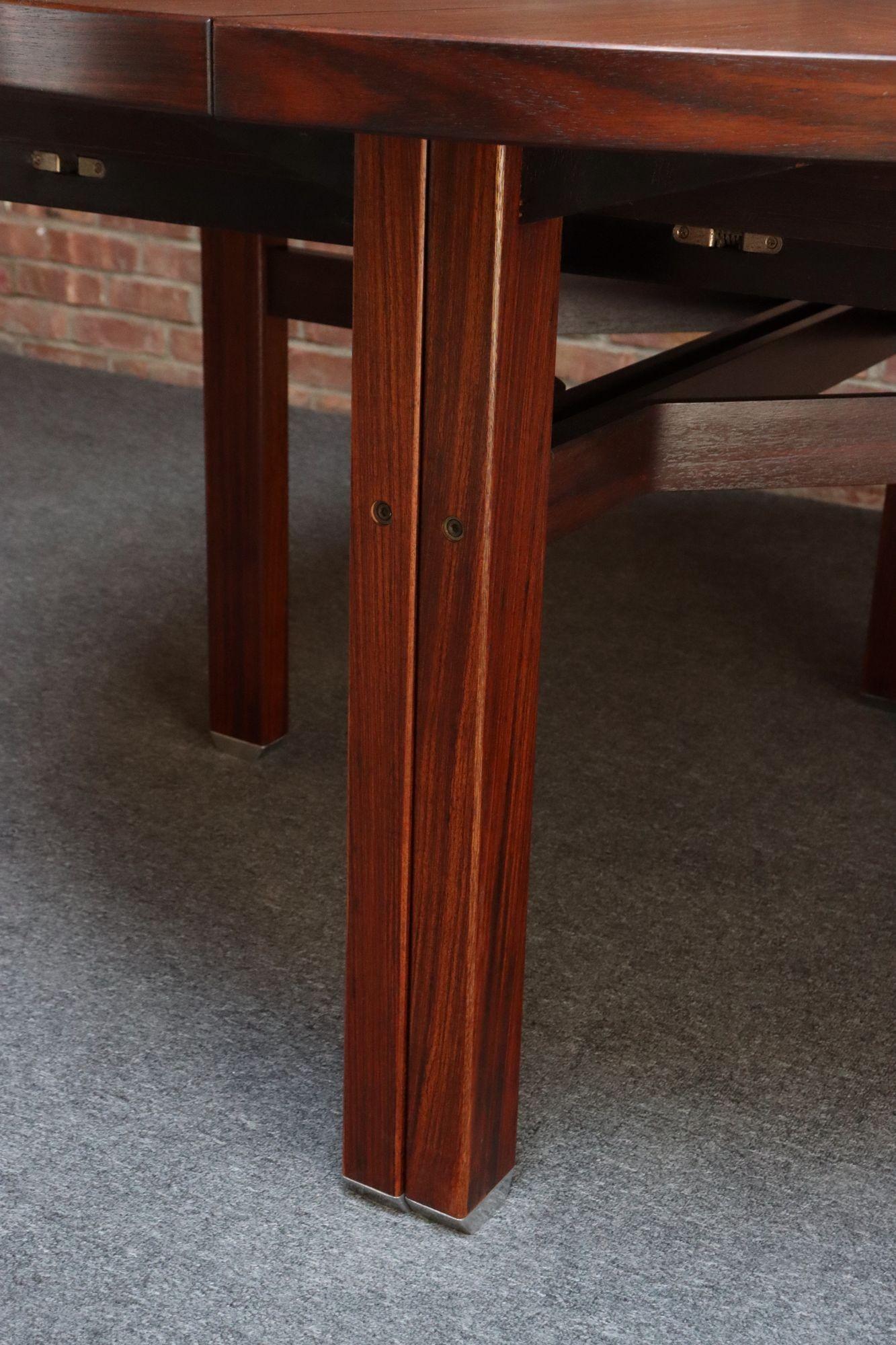 Vintage Italian Round Extendable Dining Table in Rosewood by Ico Parisi for MIM For Sale 13