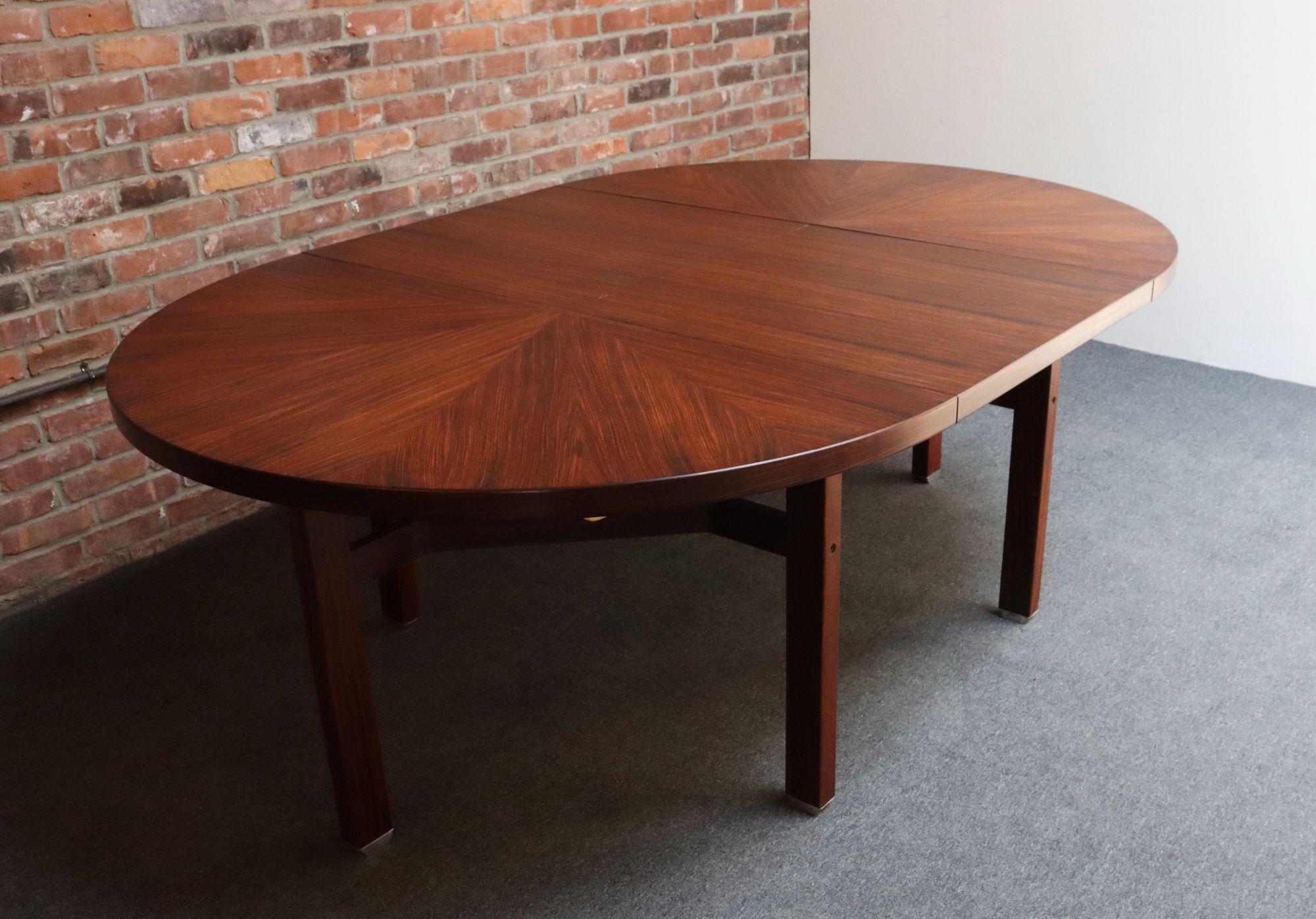Mid-Century Modern Vintage Italian Round Extendable Dining Table in Rosewood by Ico Parisi for MIM For Sale