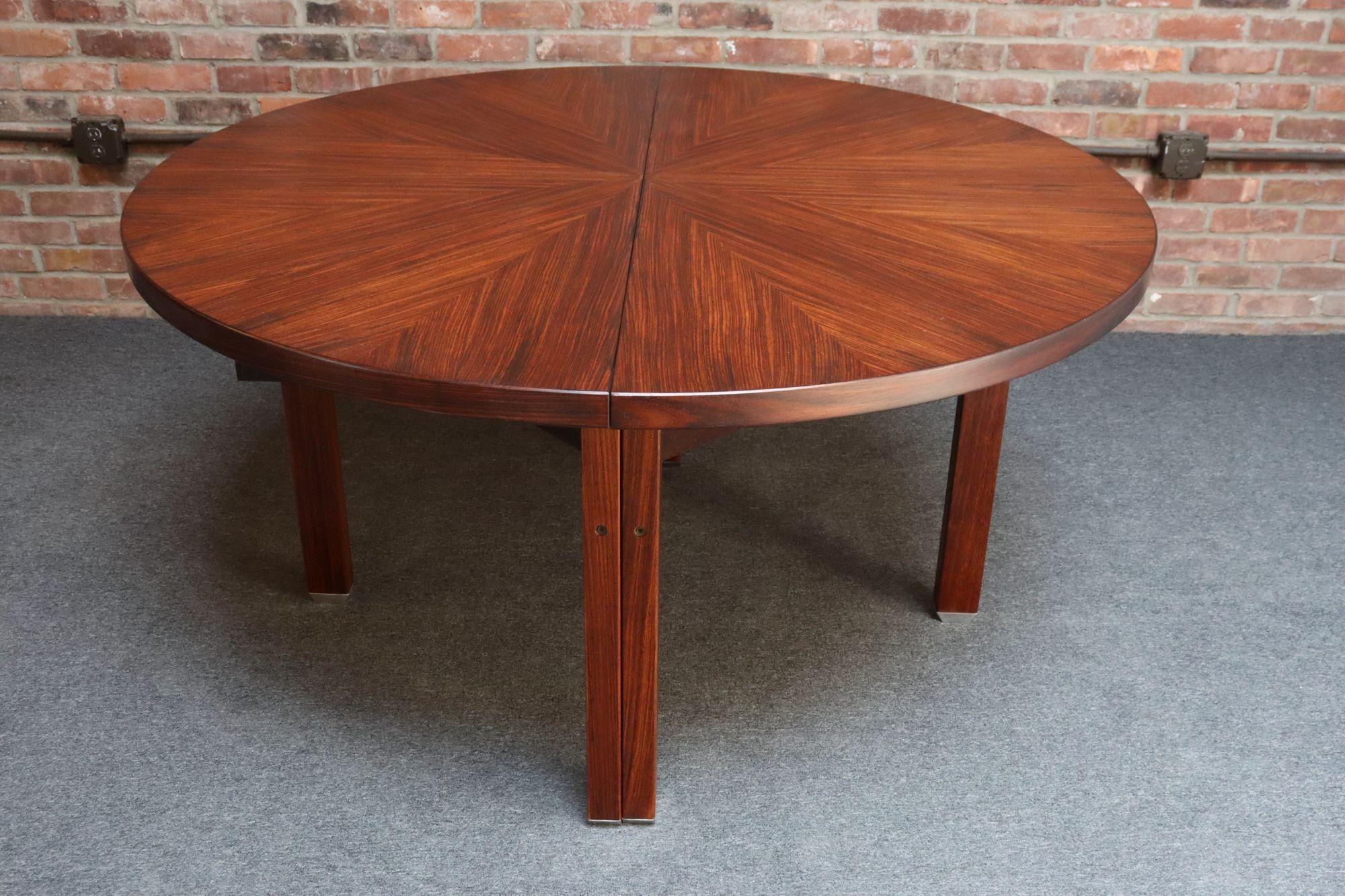 Vintage Italian Round Extendable Dining Table in Rosewood by Ico Parisi for MIM For Sale 2