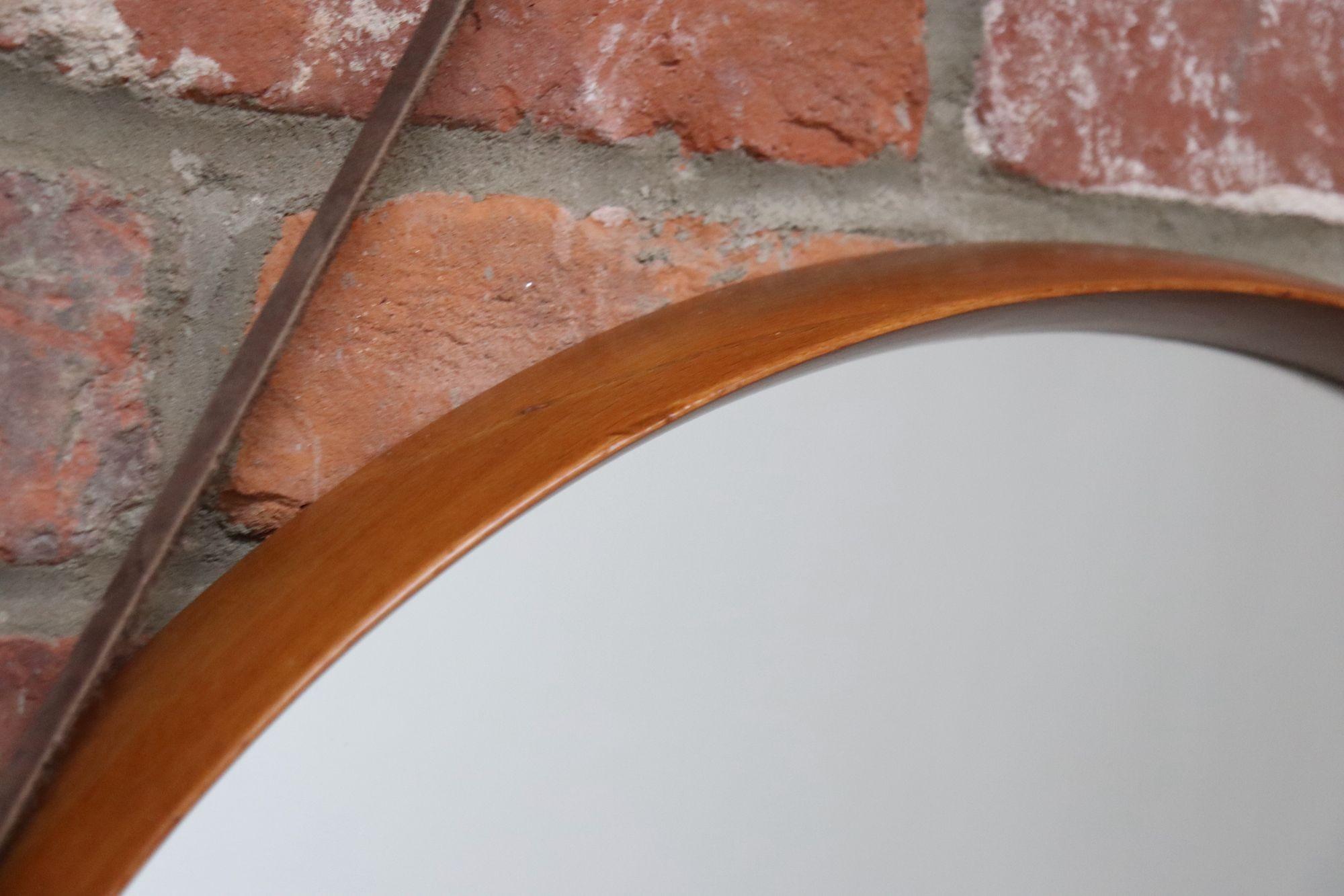 Miroir mural italien rond en érable avec sangle en cuir d'origine en vente 4
