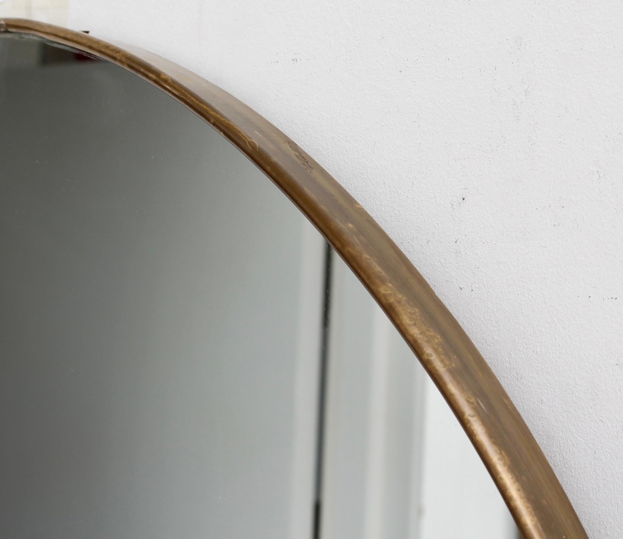 Vintage Italian Round Wall Mirror with Brass Frame (circa 1960s) - Large For Sale 2