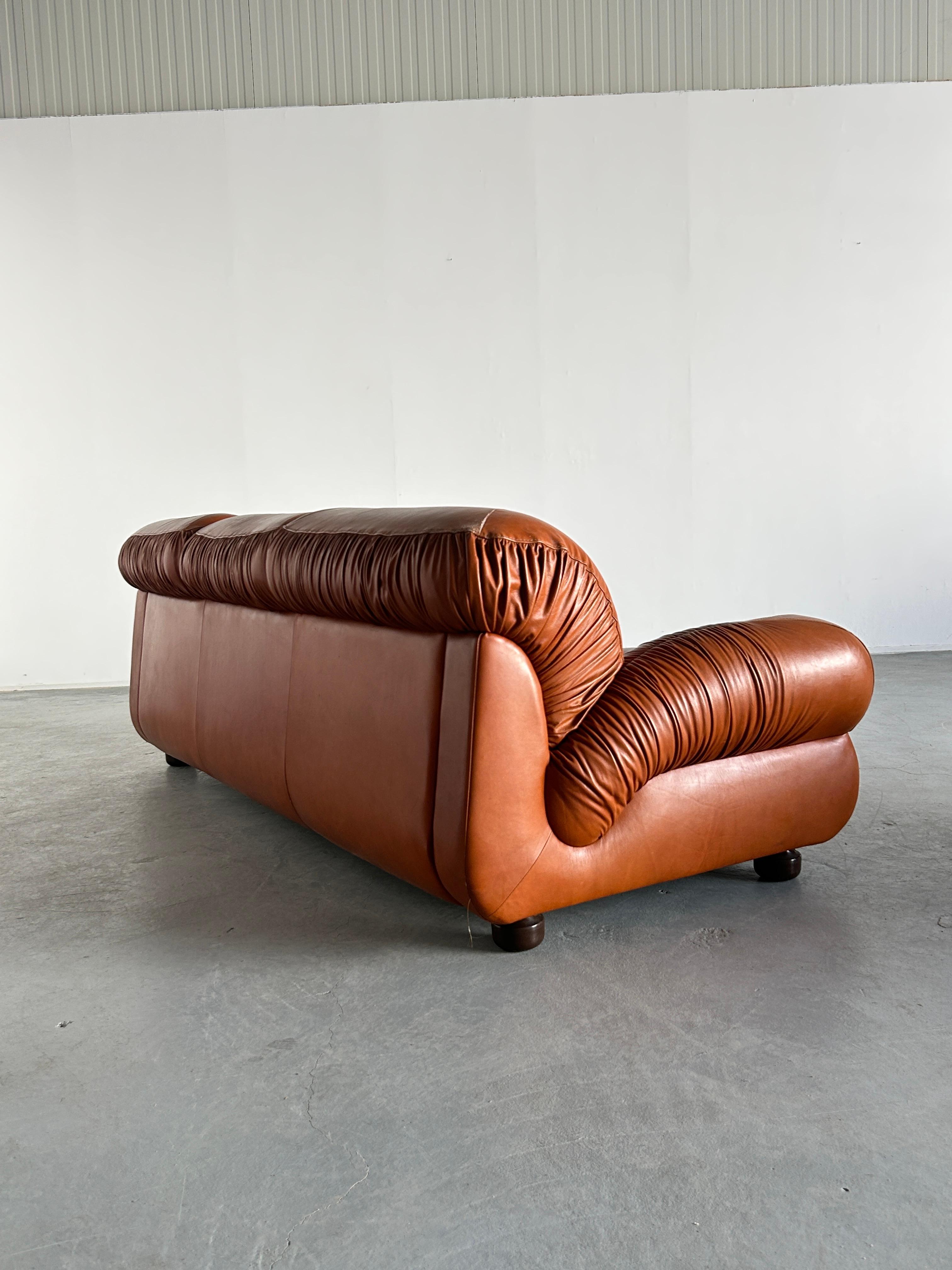 Italienisches Vintage-Sessel aus gerafftem cognacfarbenem Leder, Mid-Century Modern, 1970er Jahre im Angebot 12