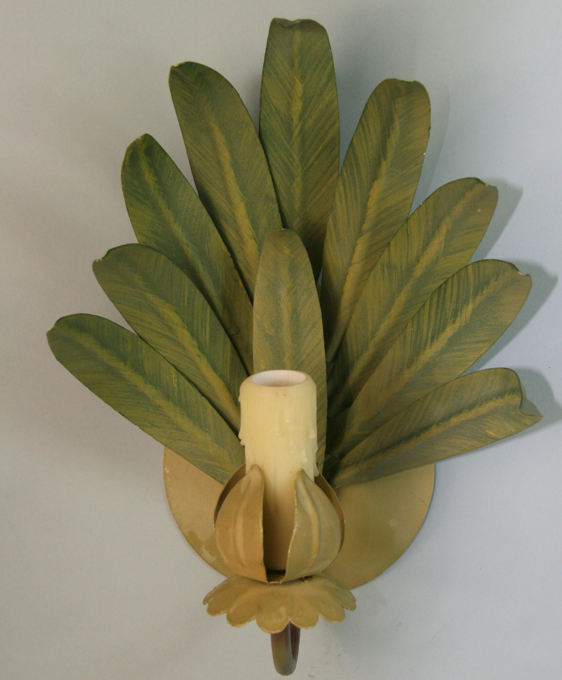 Vintage Italian Sage Green Single Light Tole Foliate Sconces a Pair In Good Condition For Sale In Douglas Manor, NY