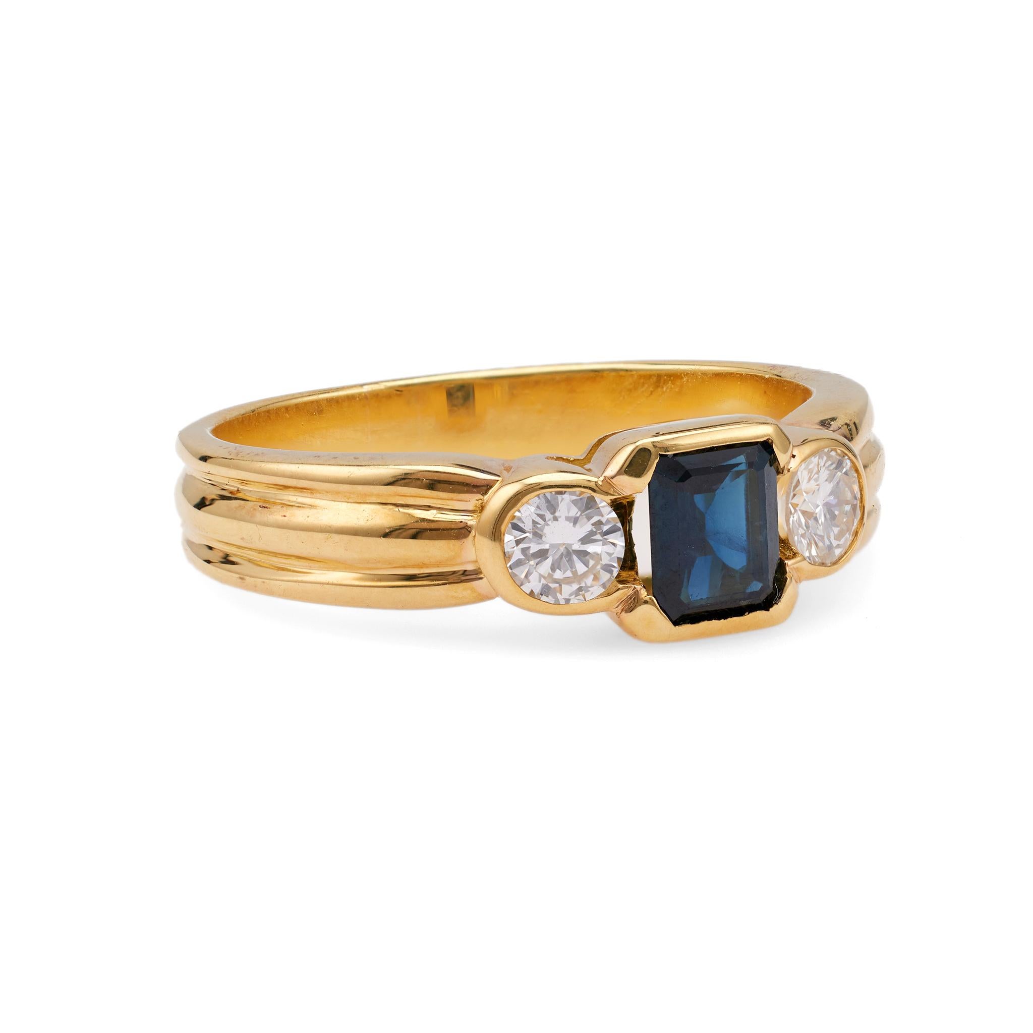 Vintage Italian Sapphire Diamond 18k Yellow Gold Three Stone Ring In Good Condition For Sale In Beverly Hills, CA