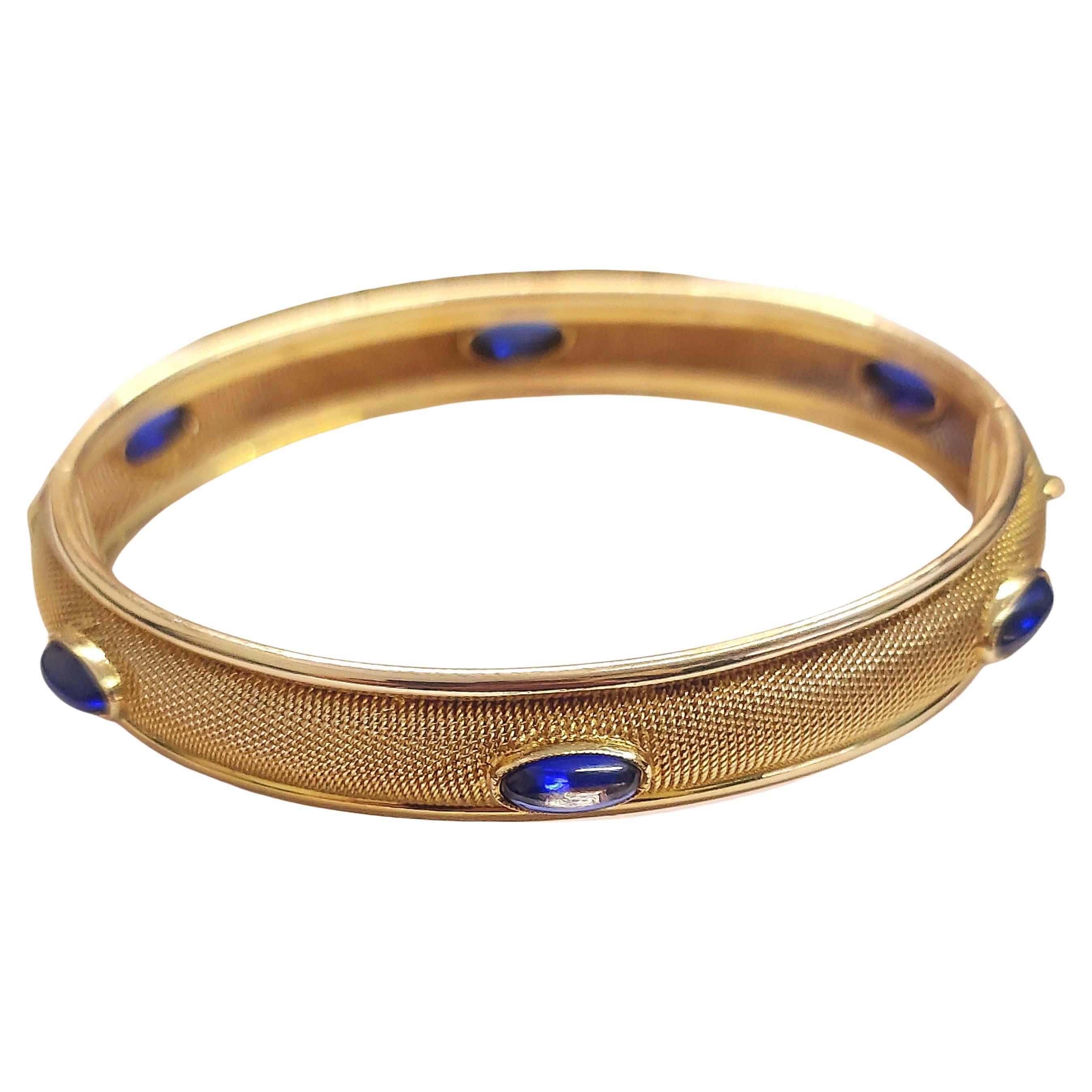 Vintage Italian 4 Carats Sapphire Gold Bangle Bracelet In Good Condition For Sale In Cairo, EG