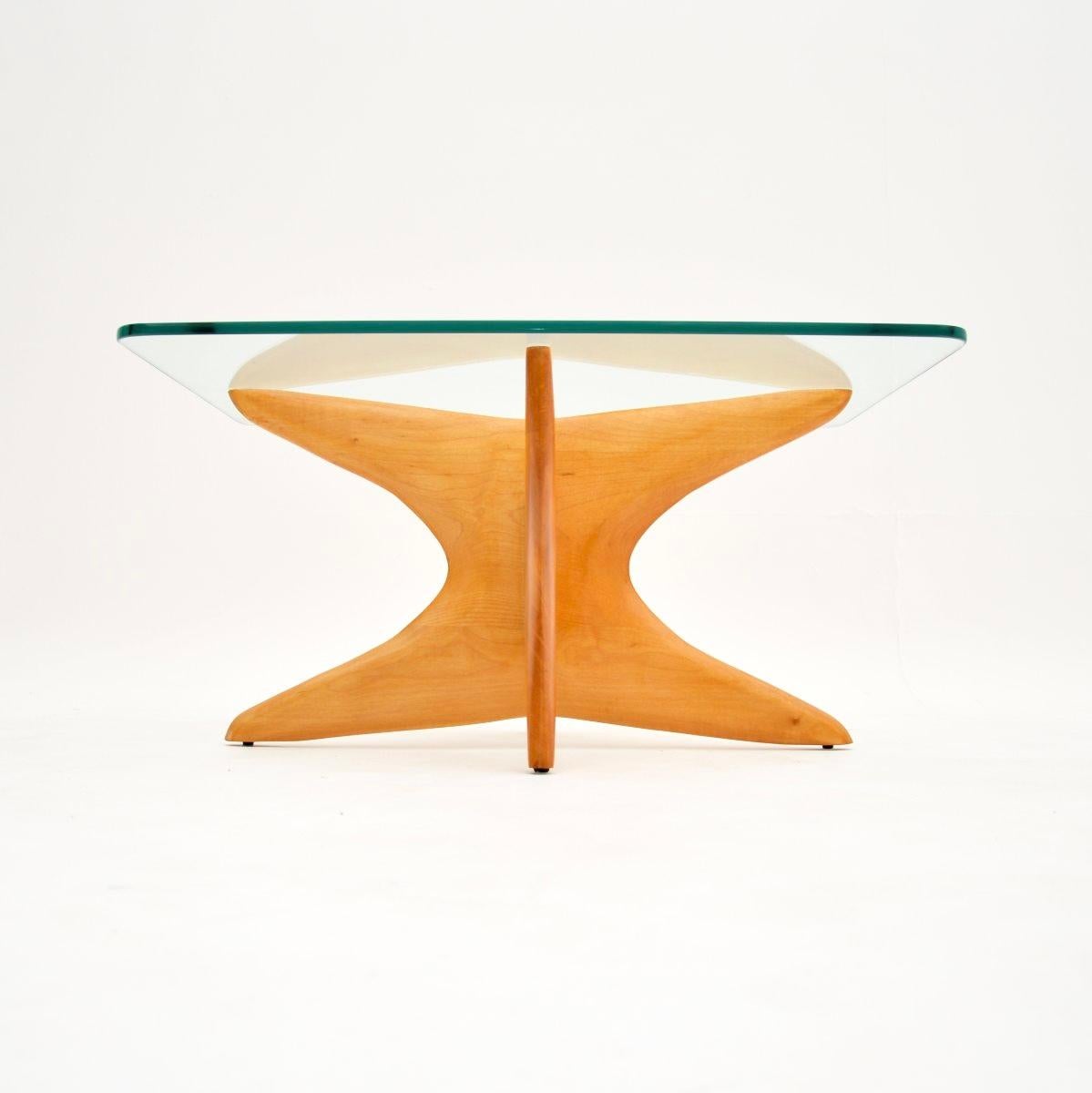 Mesa auxiliar vintage italiana de madera satinada mediados del siglo XX en venta