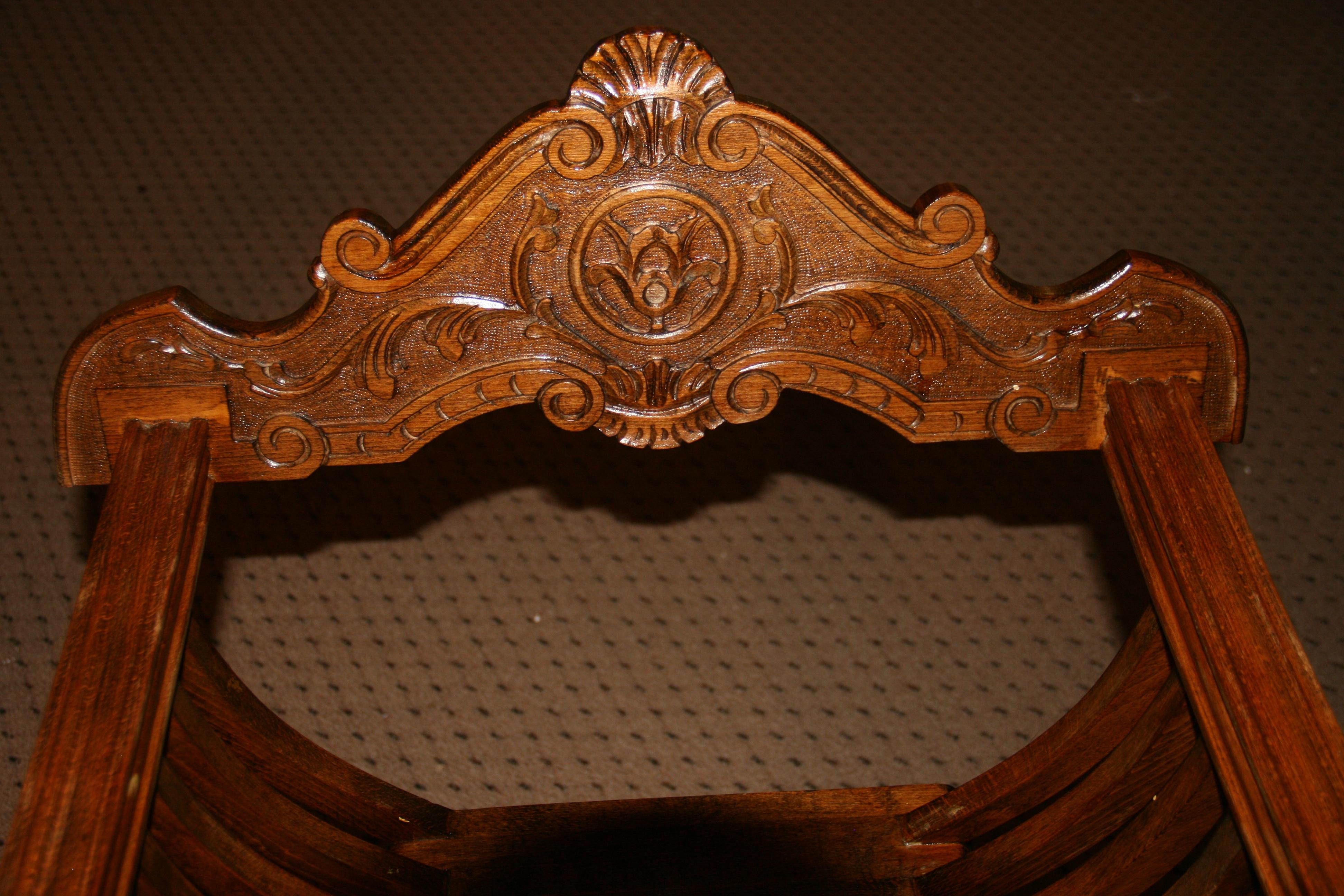 Vintage Italian Savonarola Style Throne Chair In Good Condition For Sale In Douglas Manor, NY