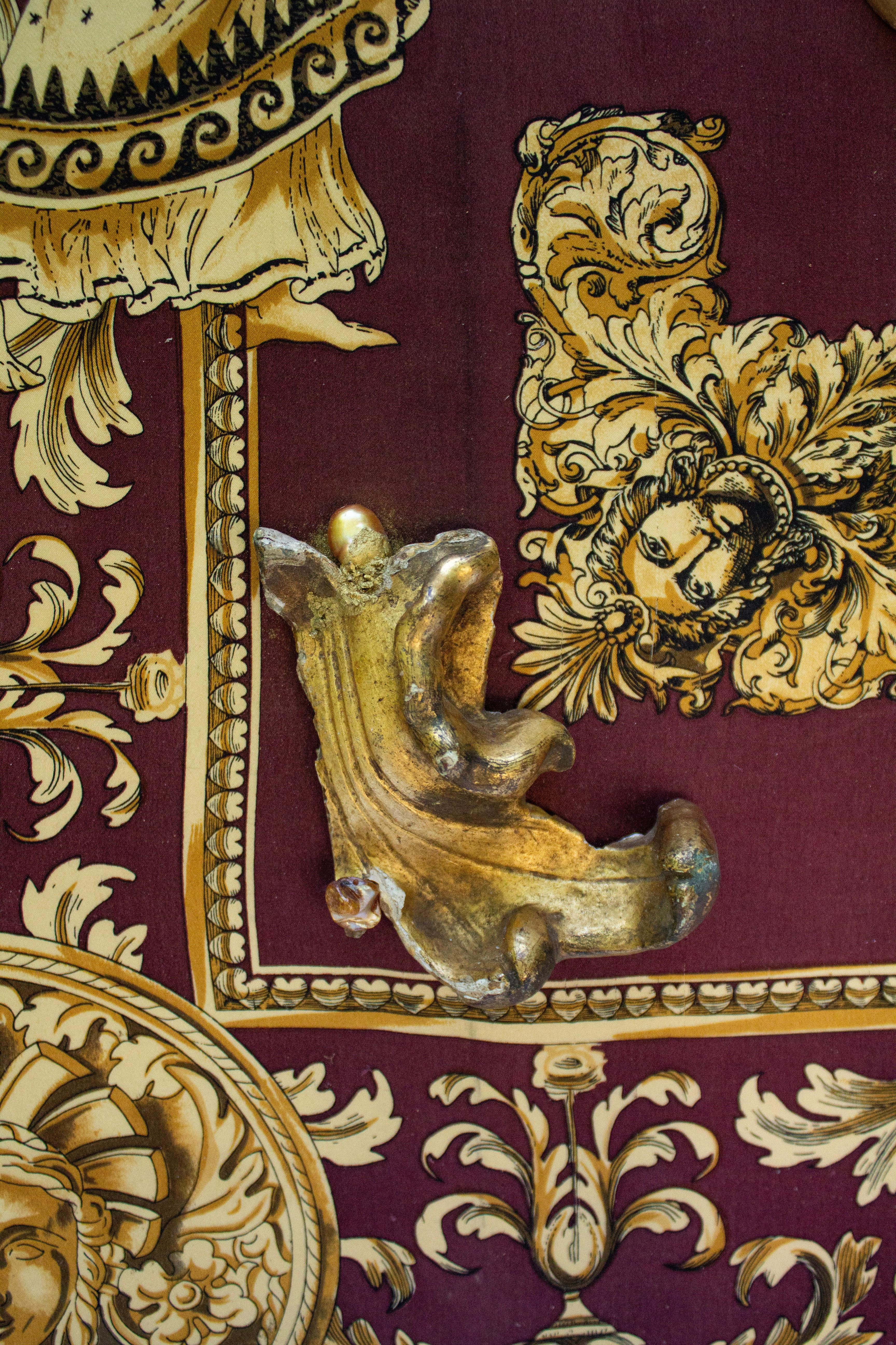 Italienisches Vintage-Tuch mit italienischen Fragmenten aus dem 18. Jahrhundert und Barockperlen (18. Jahrhundert und früher) im Angebot