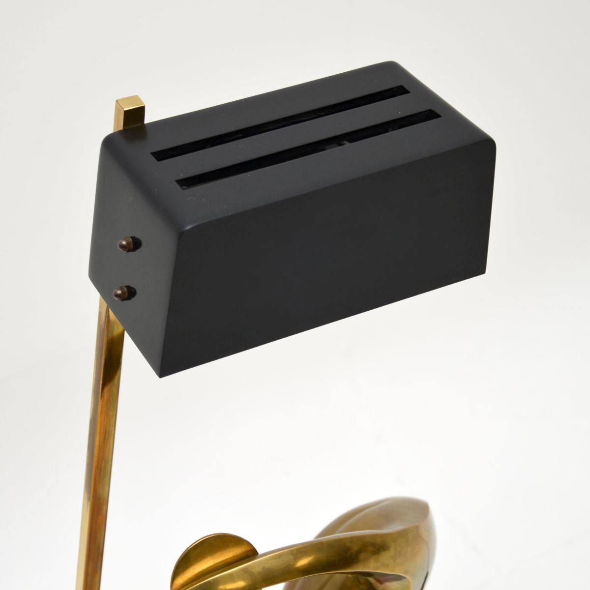 Bronze Lampe de table italienne sculpturale vintage en bronze par Maxime Delo en vente