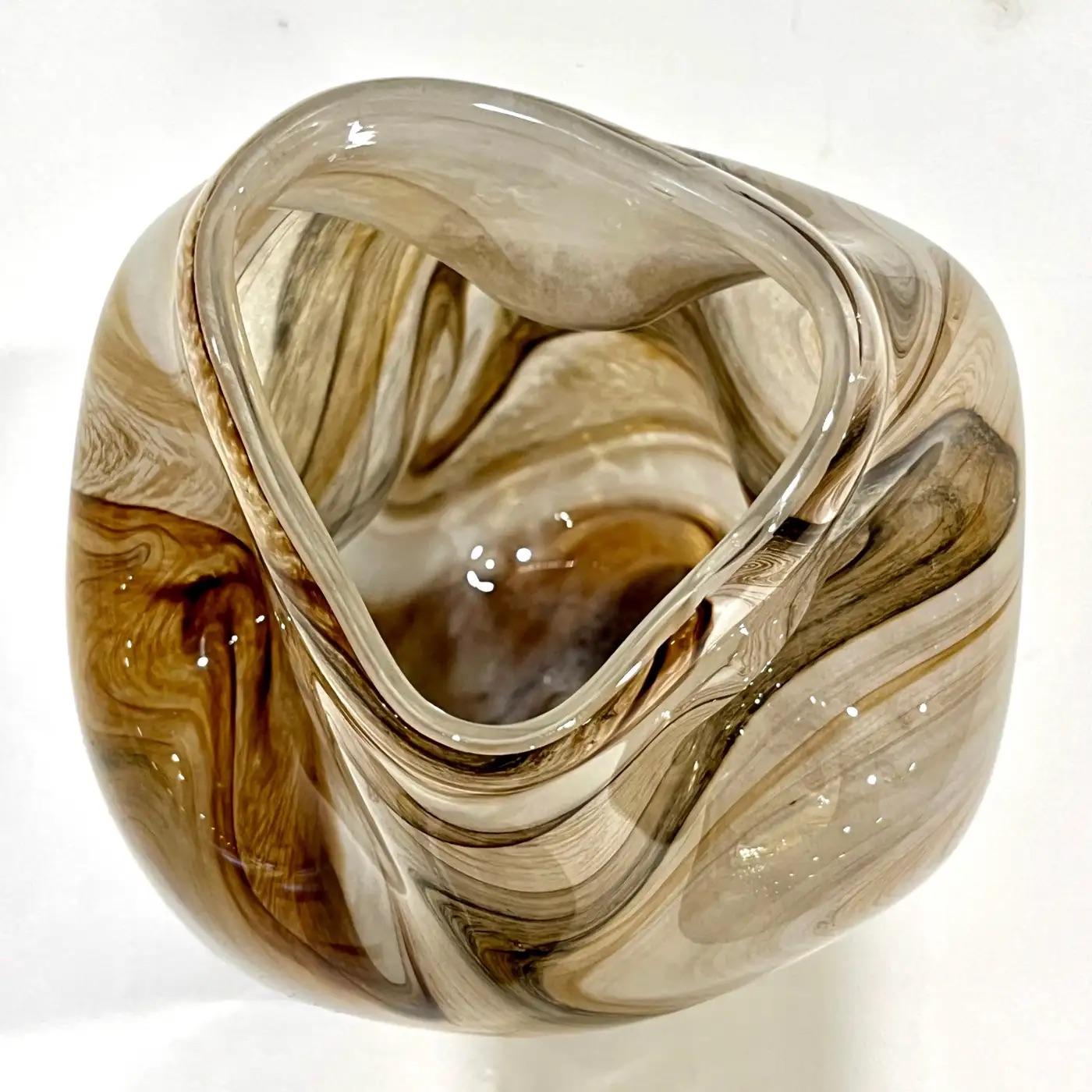 Verre brun Vintage Italian Sculptural Organic Marbleized Lace Brown Beige Murano Glass Vase