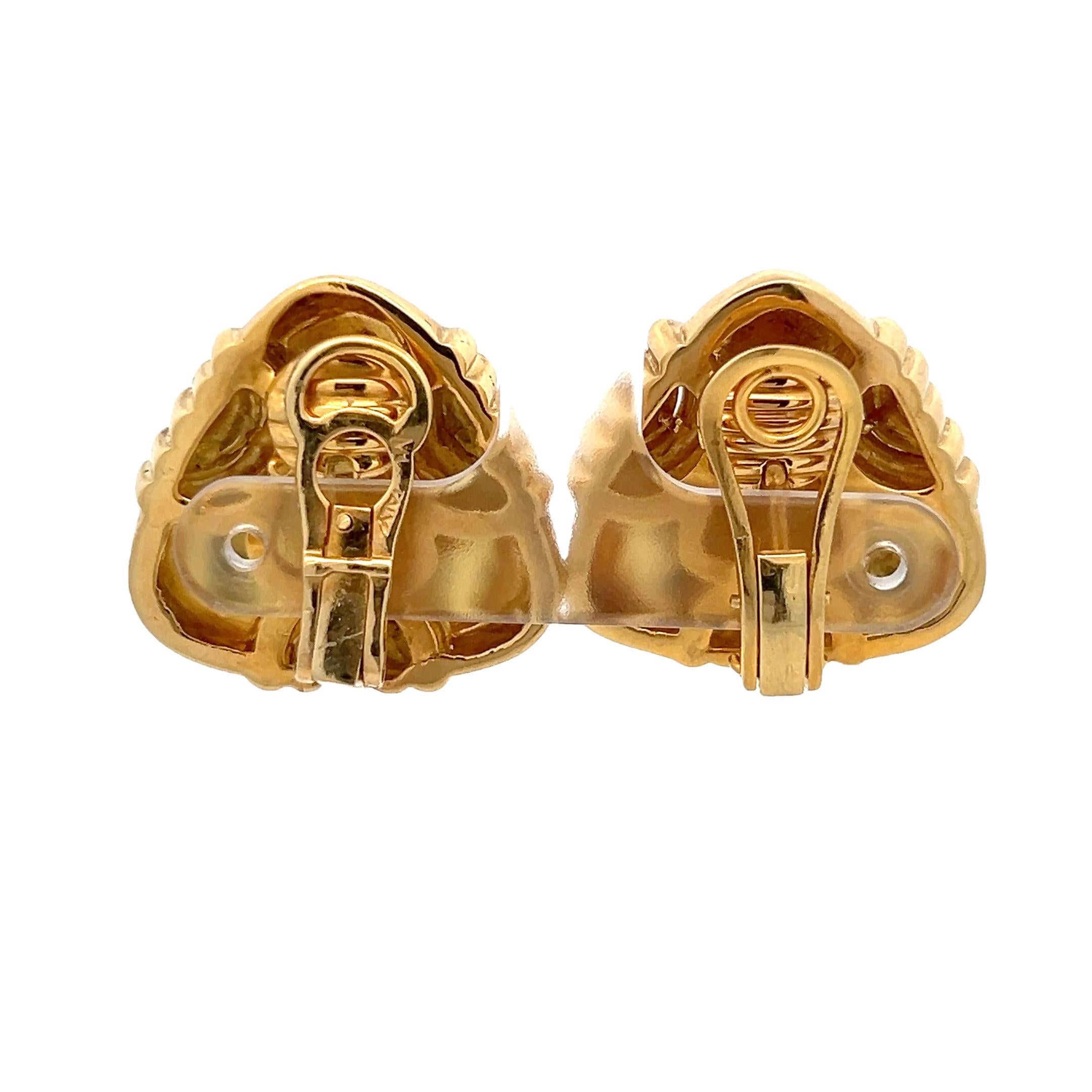 Retro Vintage Italian Sculptural Swirl Clip-On Earrings in 18K Yellow Gold For Sale