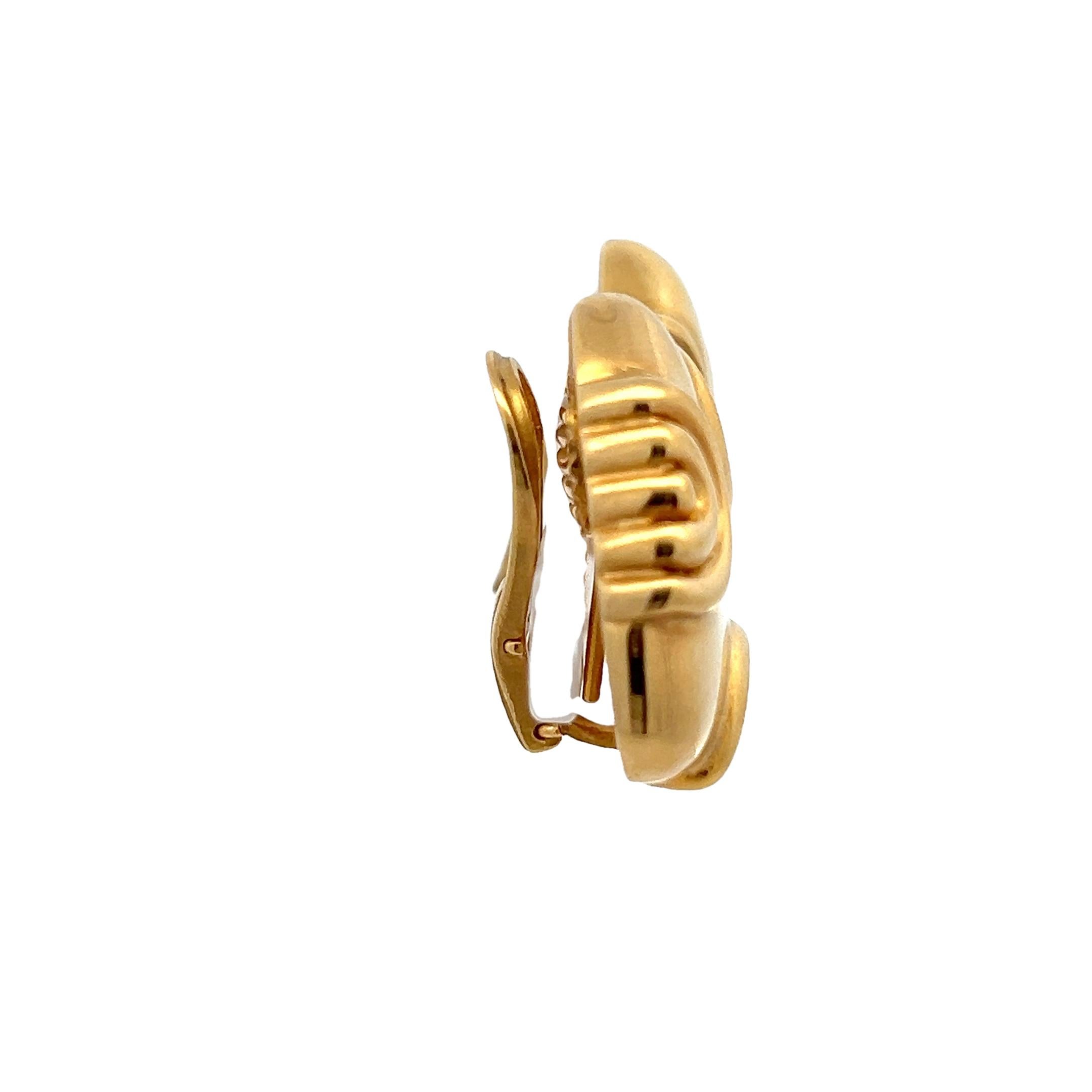 Vintage Italian Sculptural Swirl Clip-On Earrings in 18K Yellow Gold In Excellent Condition For Sale In Miami, FL