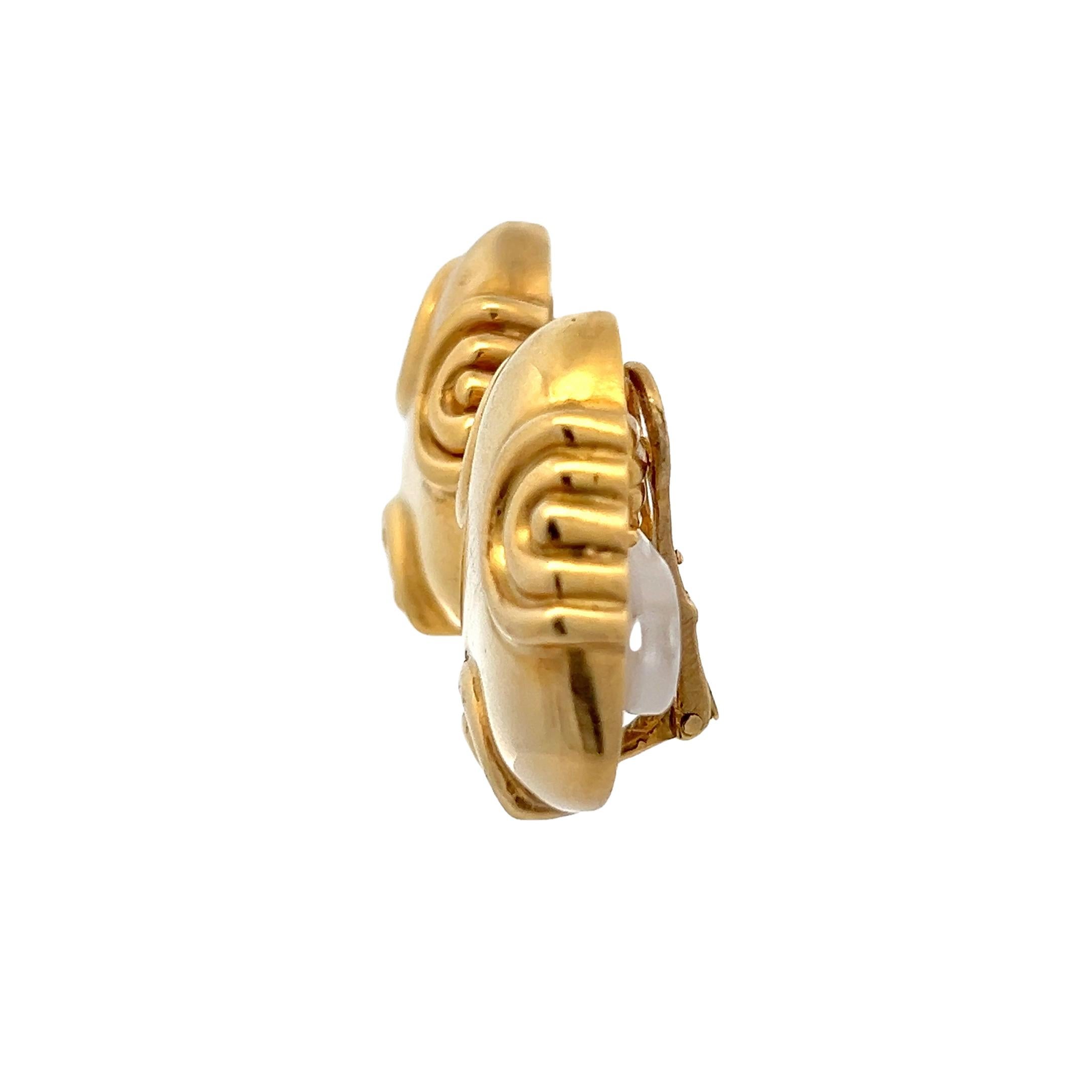 Vintage Italian Sculptural Swirl Clip-On Earrings in 18K Yellow Gold For Sale 1