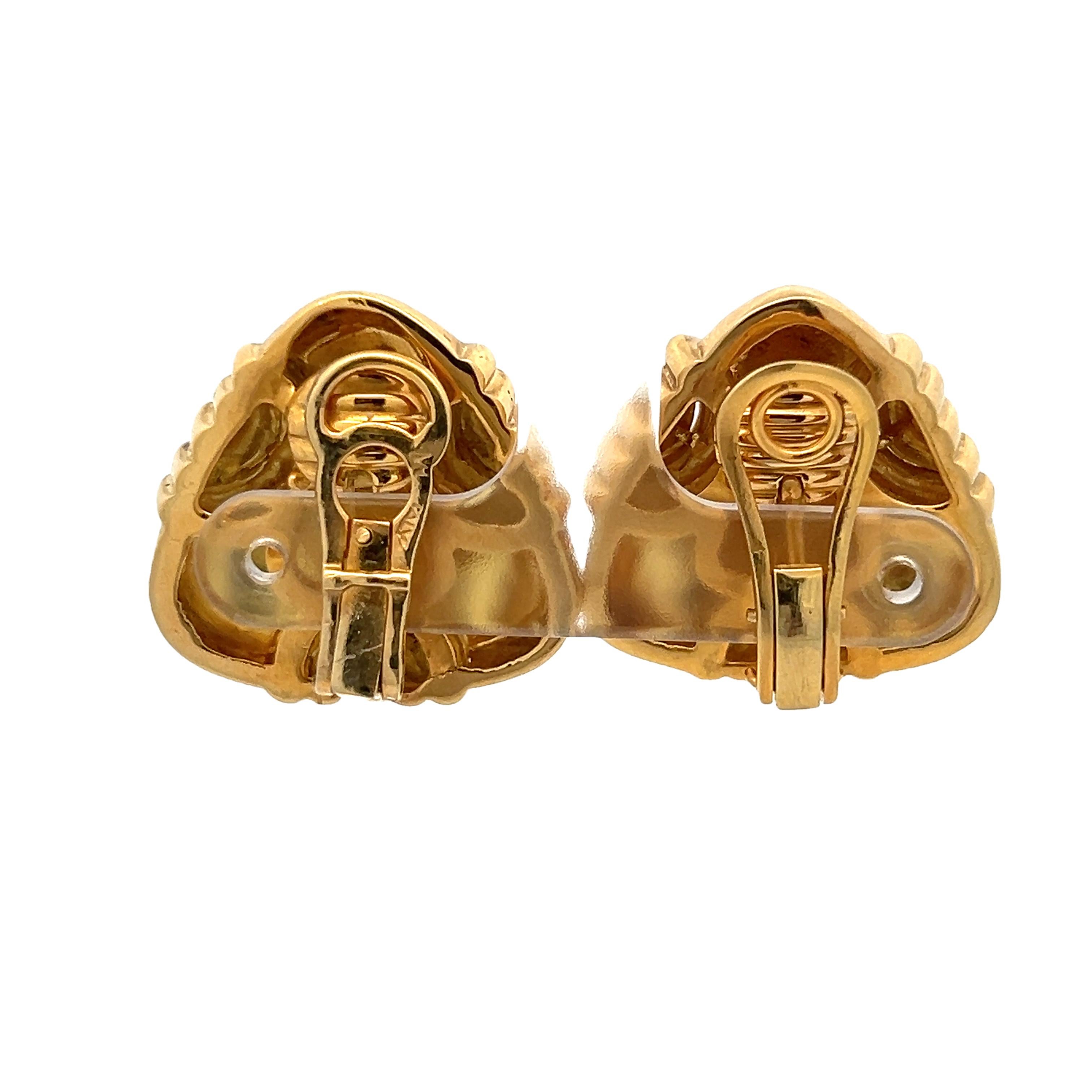 Vintage Italian Sculptural Swirl Clip-On Earrings in 18K Yellow Gold For Sale 2