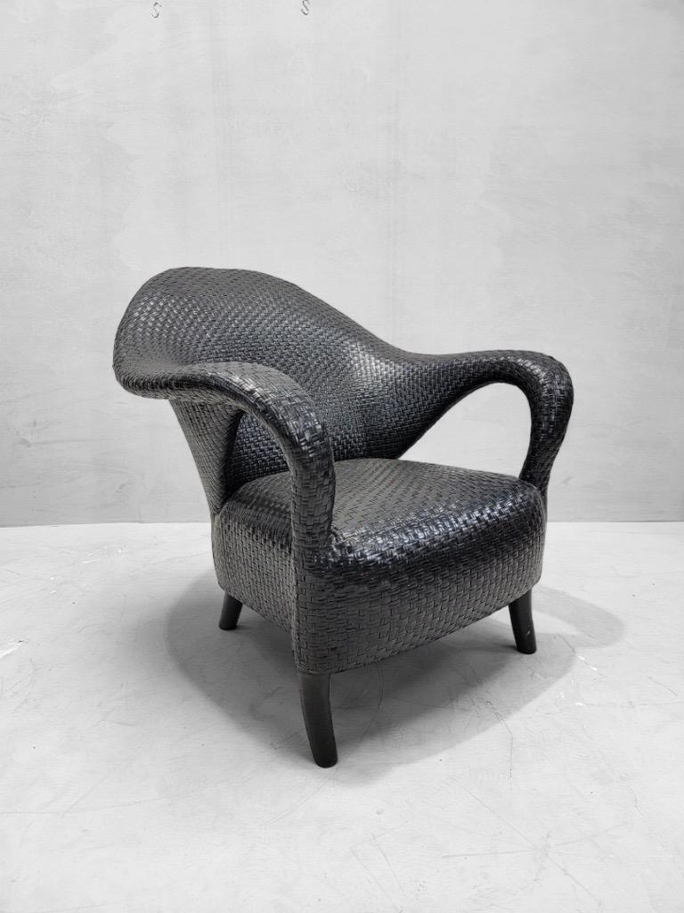 Vintage Italian Sculptural Woven Leather Rattan Style Lounge Chair In Good Condition For Sale In Chicago, IL