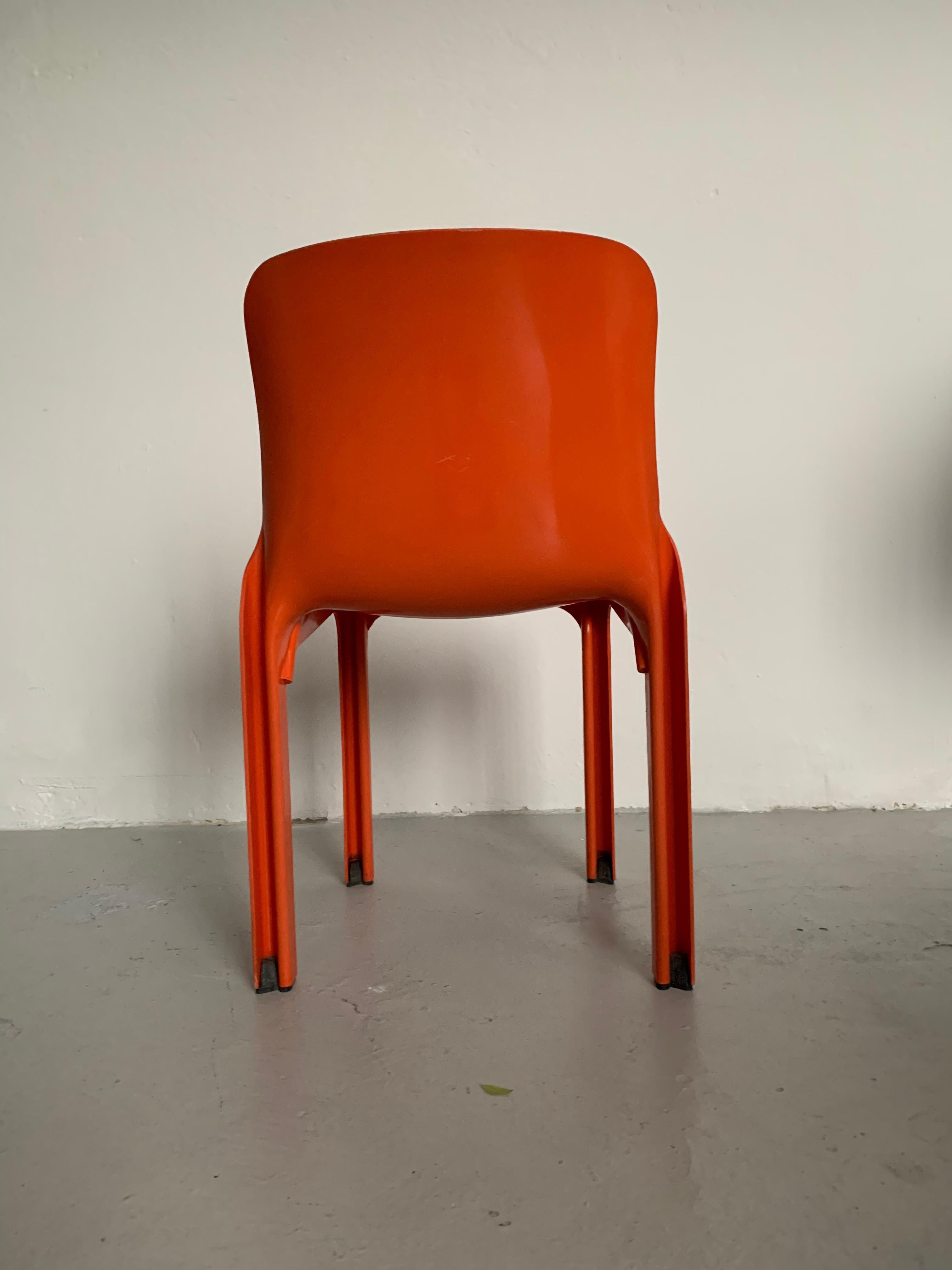 Conçue à l'origine en 1966, la chaise Selene était l'un des projets dont Magistretti lui-même était le plus fier. Comme il l'a déclaré dans différentes interviews, il était extrêmement satisfait de la façon dont les pieds se sont révélés dans la