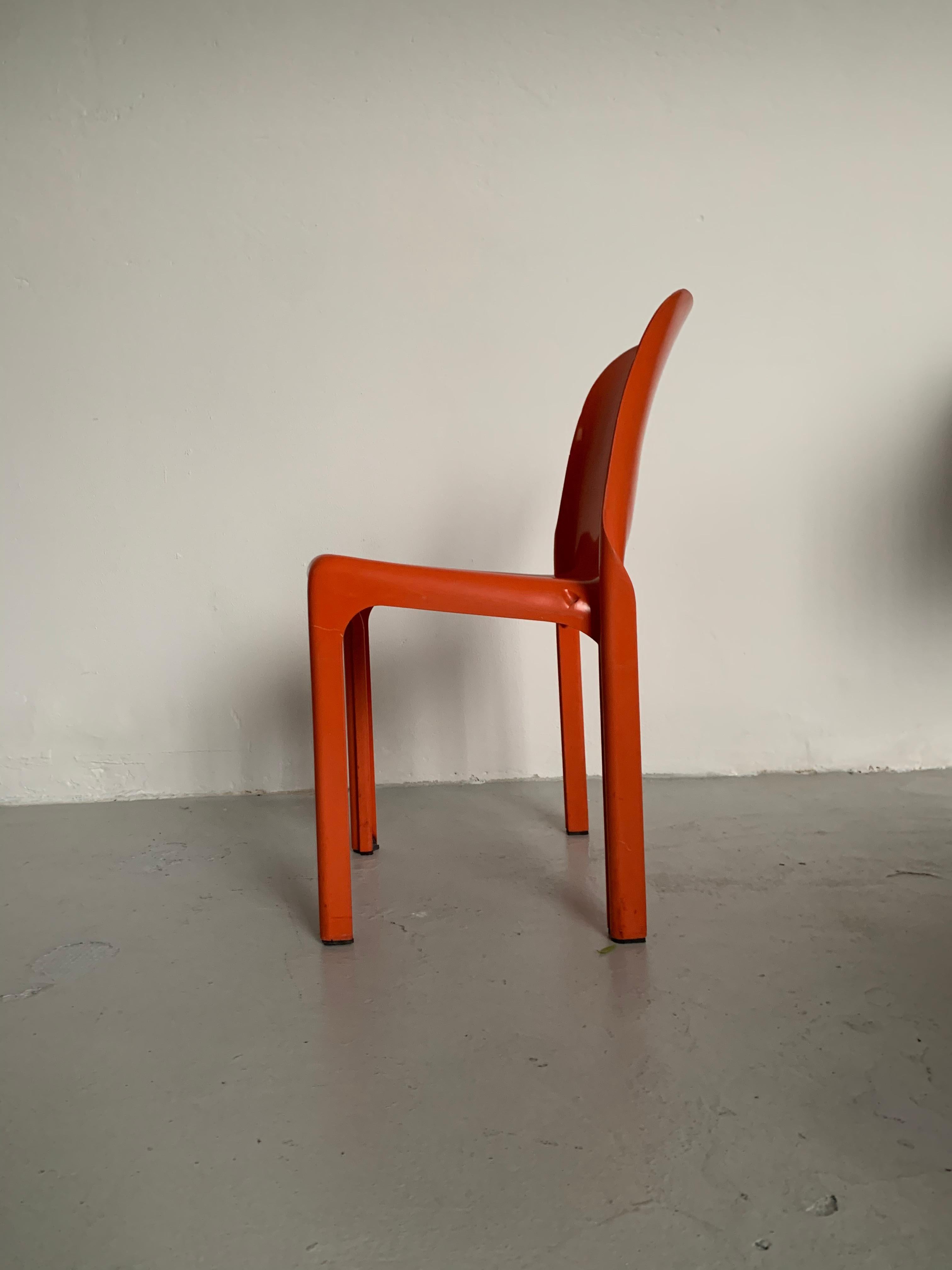 Chaise Selene italienne vintage en plastique orange, de Vico Magistretti pour Artemide Bon état à Milan, IT