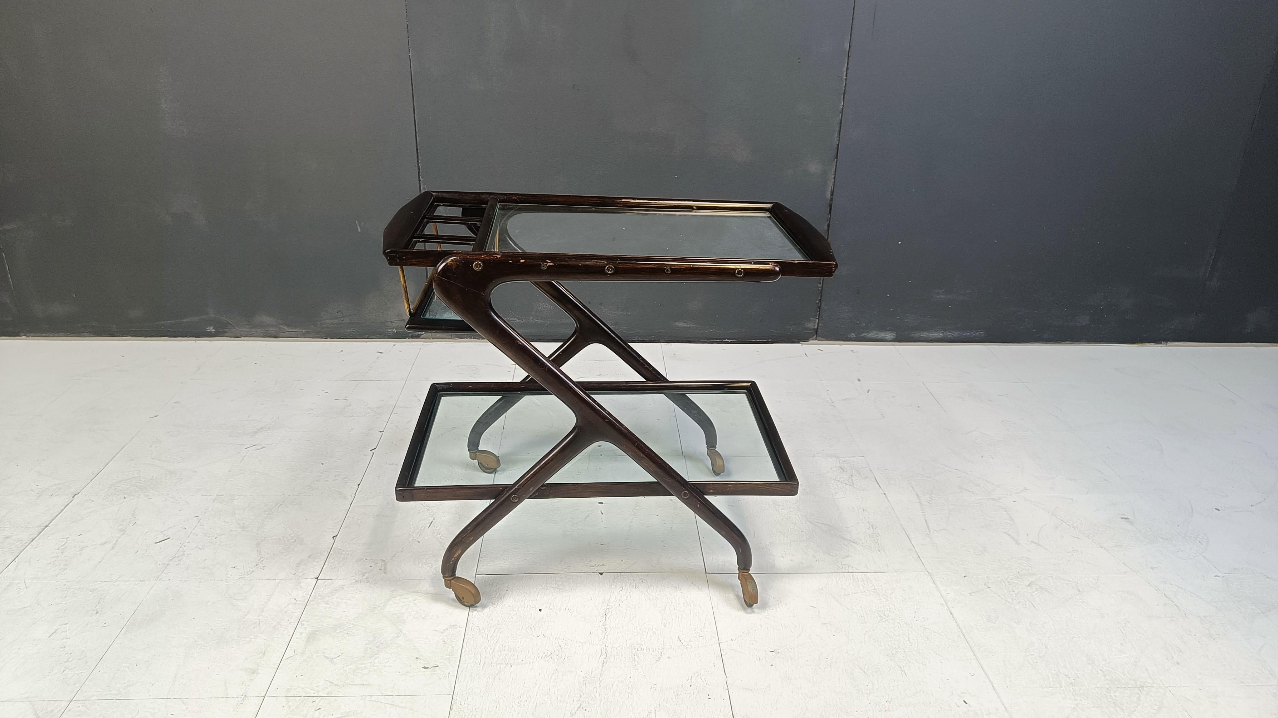 Mid-Century Modern Vintage italian serving trolley, 1950s For Sale