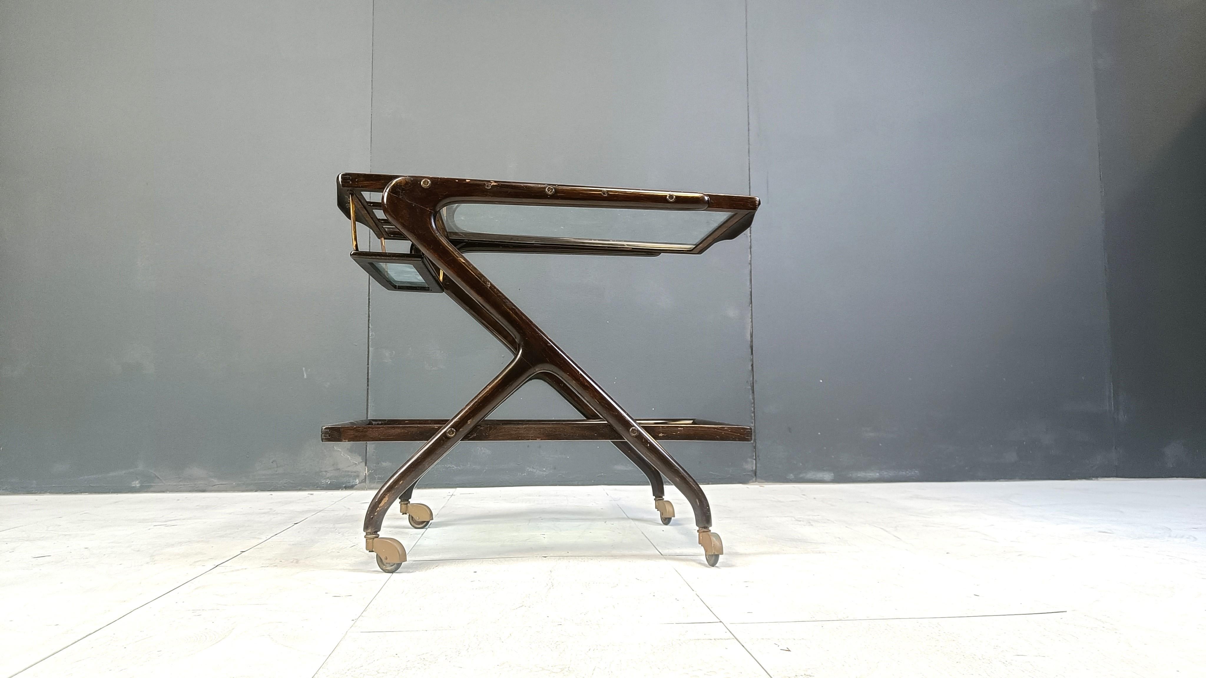 Vintage italian serving trolley, 1950s In Good Condition For Sale In Leuven, Vlaams Gewest