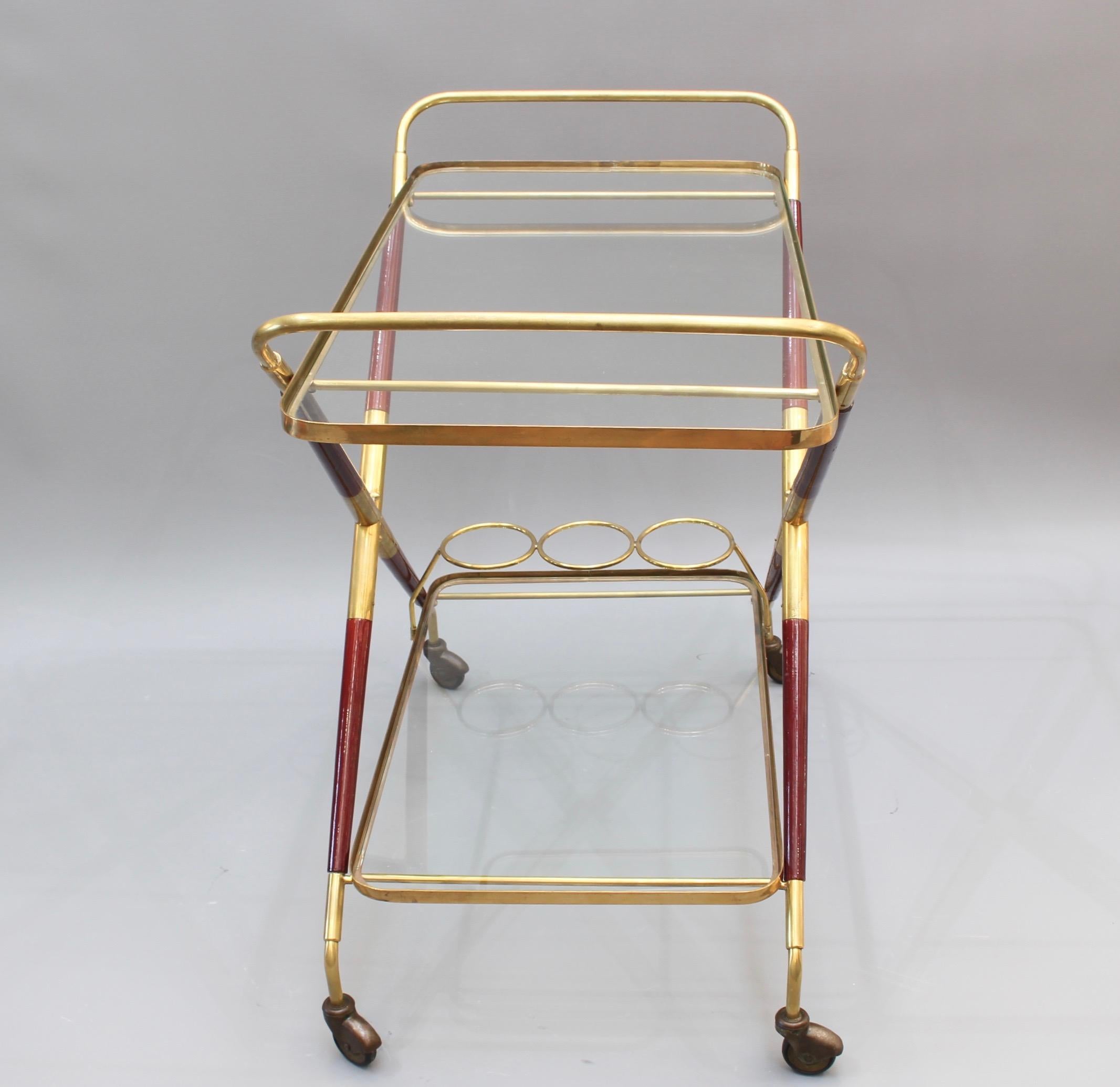 Vintage Italian serving trolley / bar cart (circa 1950s), midcentury chic, modern style and pure elegance in wood, brass and glass. Wheel your drinks and snacks out in style on this elegantly attractive piece of design history. The two horizontal