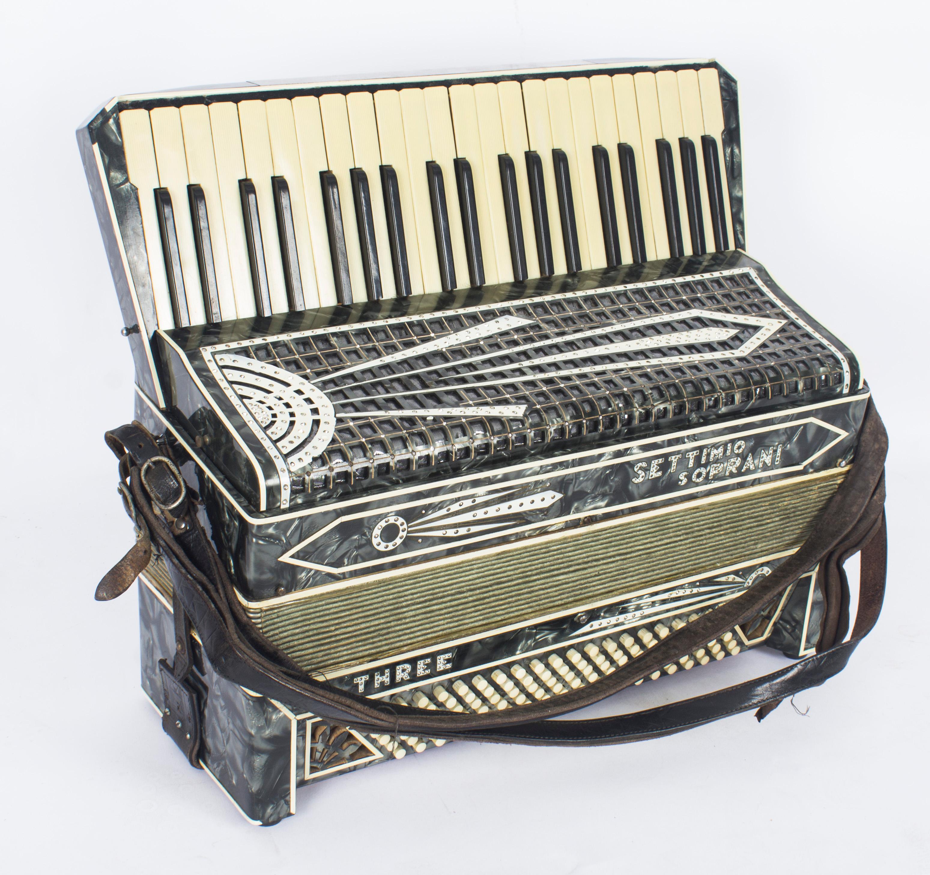 Vintage Italian Settimio Soprani III Gray Pearl Accordion 8