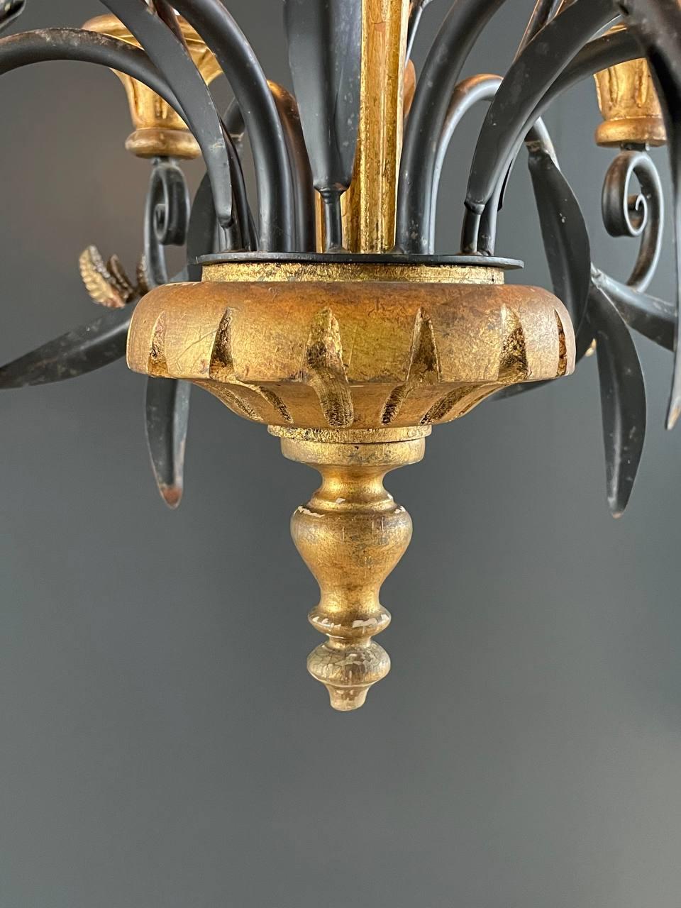 Lampadario italiano d'epoca in legno intagliato a forma di covone di grano in vendita 2