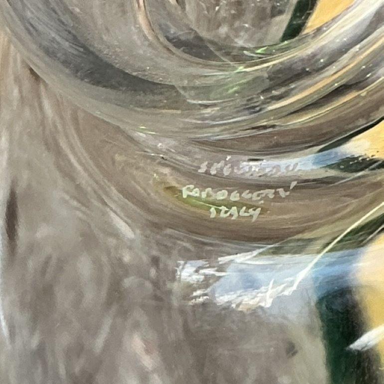 Exquisita concha de cristal de Murano italiano vintage de Seguso, firmada y elaborada con notable maestría. Una pieza grande y cautivadora que encarna la elegancia atemporal. Adquirido a una finca de Palm Beach