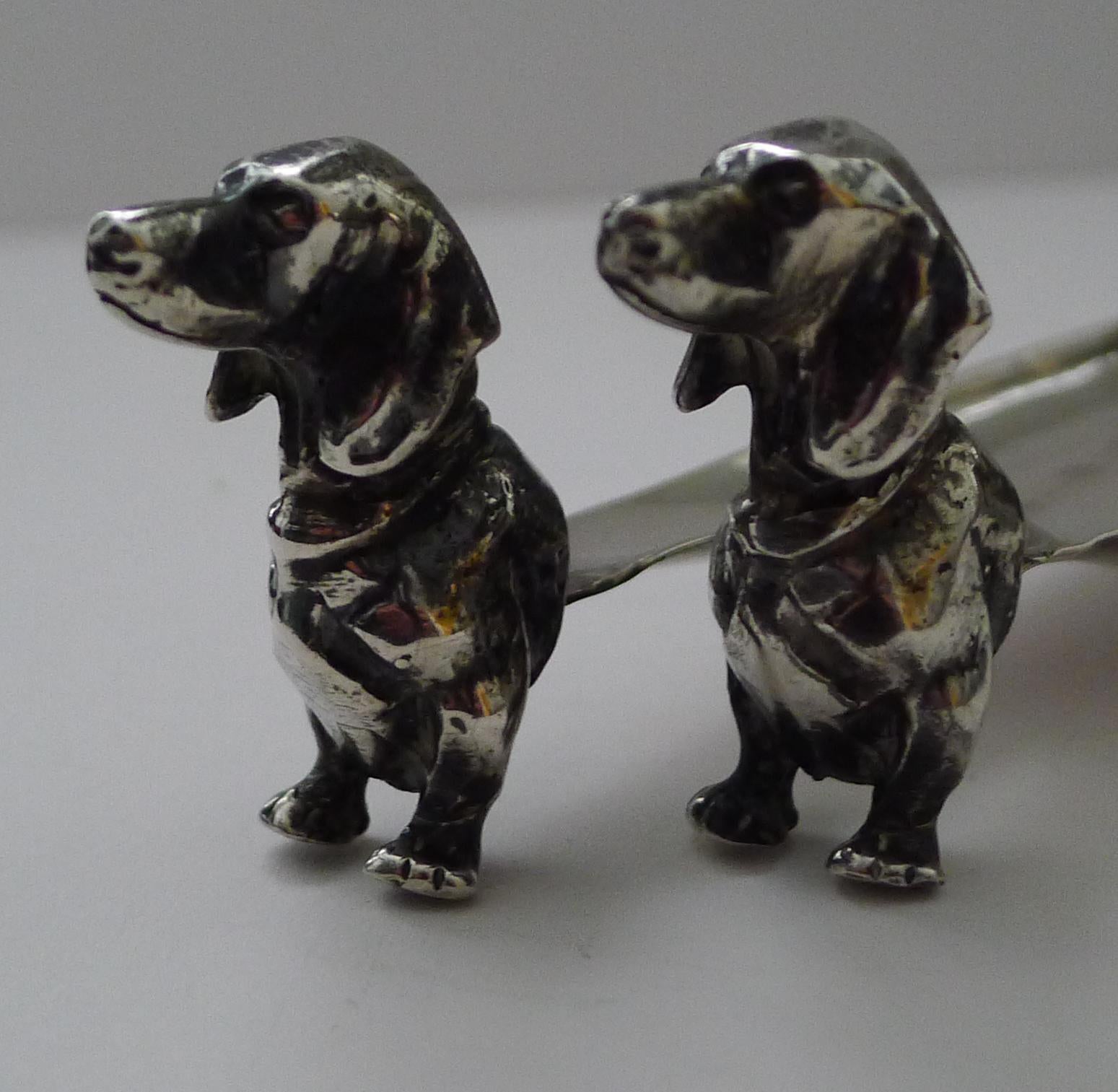 Mid-Century Modern Plateau stylo vintage italien en argent - Dachshunds c.1968 en vente