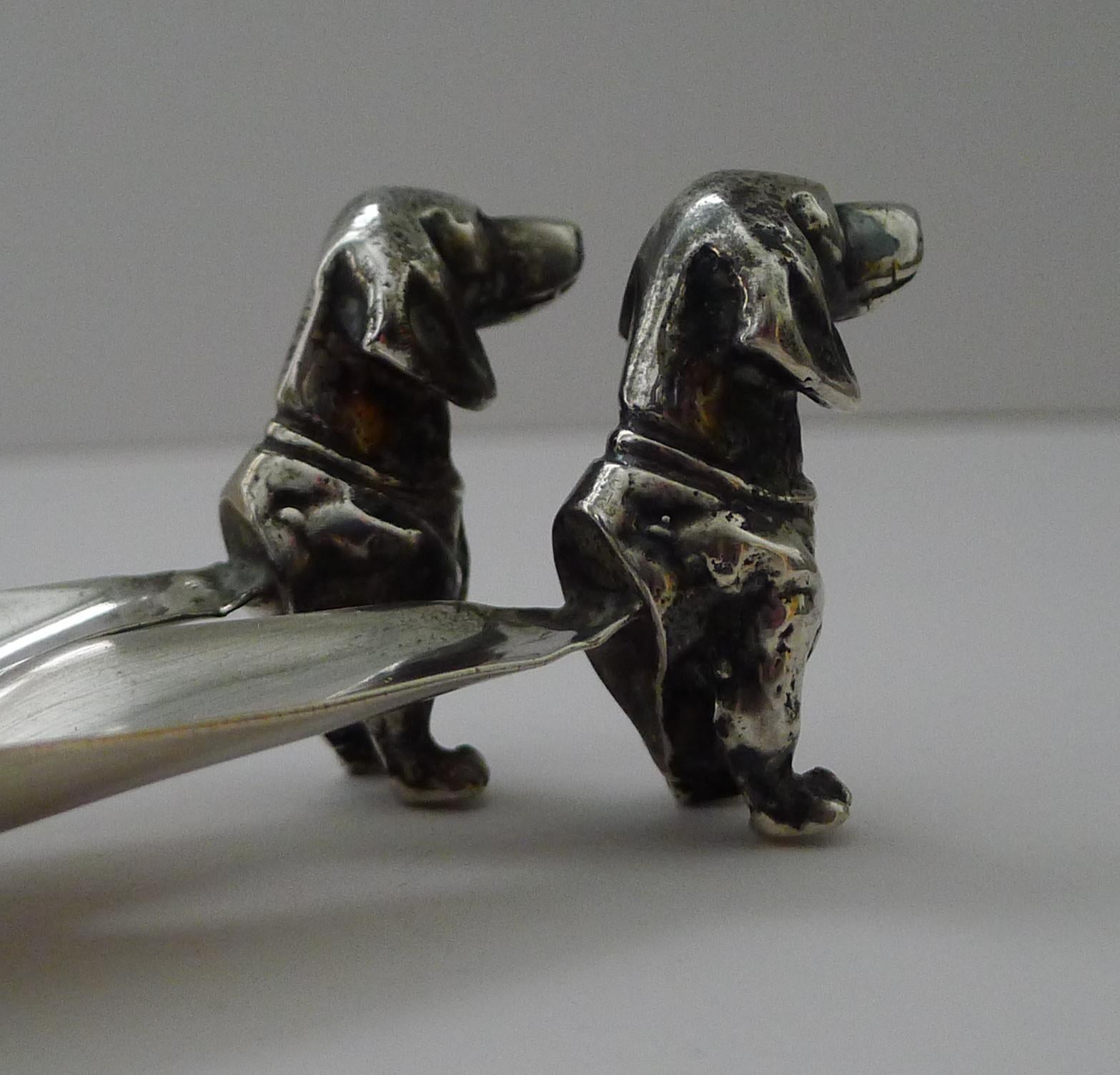 Italienisches Silber-Hundestifttablett im Vintage-Stil - Dachshunde ca. 1968 (20. Jahrhundert) im Angebot
