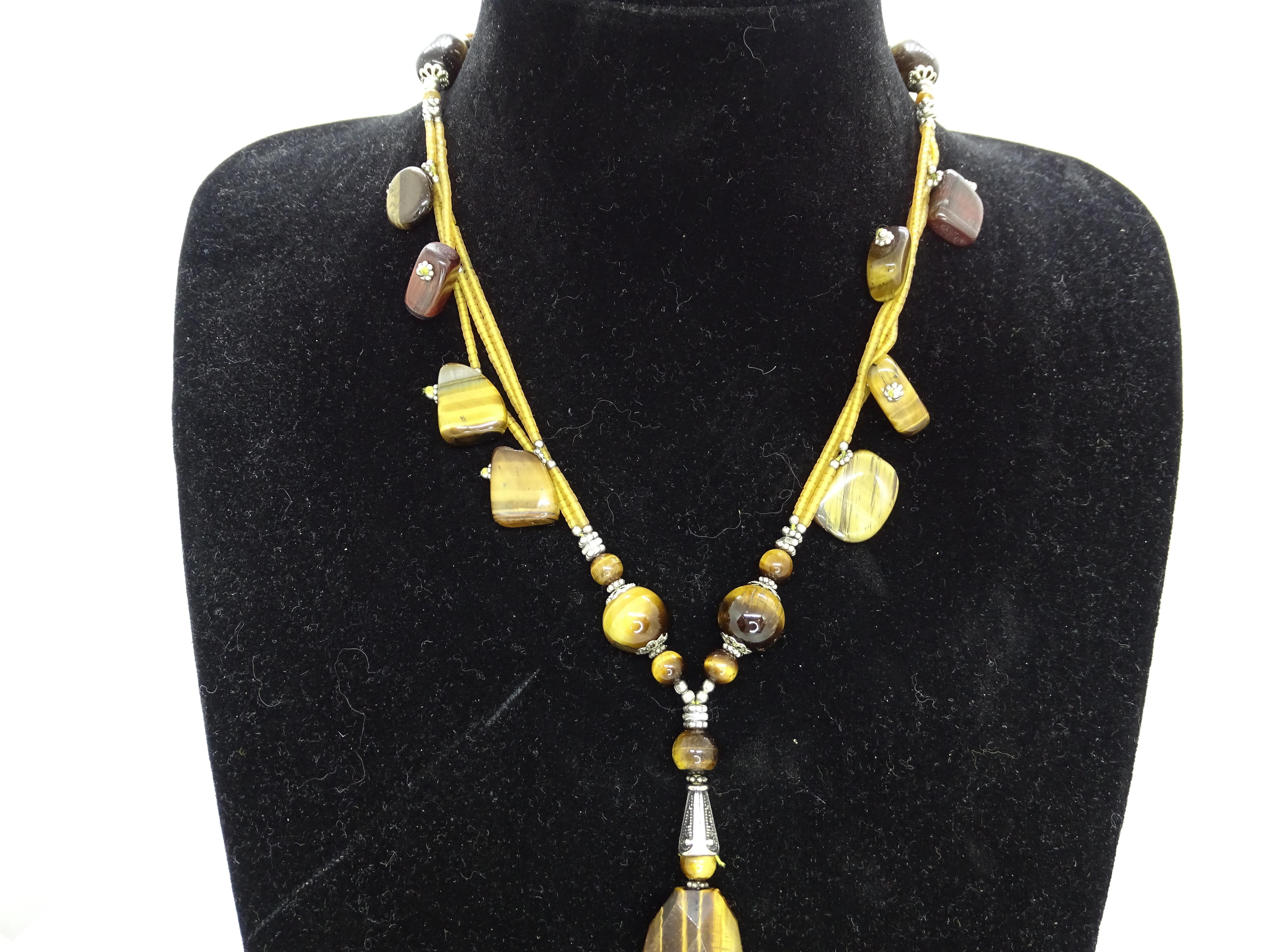 Italiano vintage  collana di gala in argento pietre e occhio di tigre in vendita 3