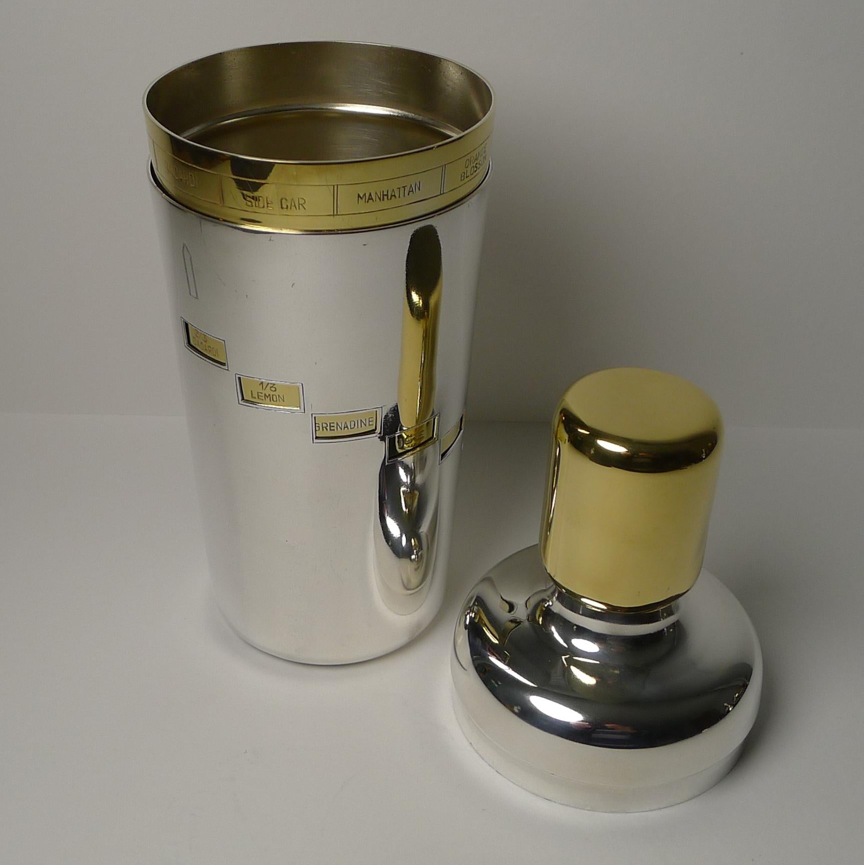 20ième siècle Shaker à cocktail italien vintage en métal argenté et or avec recettes / menu en vente