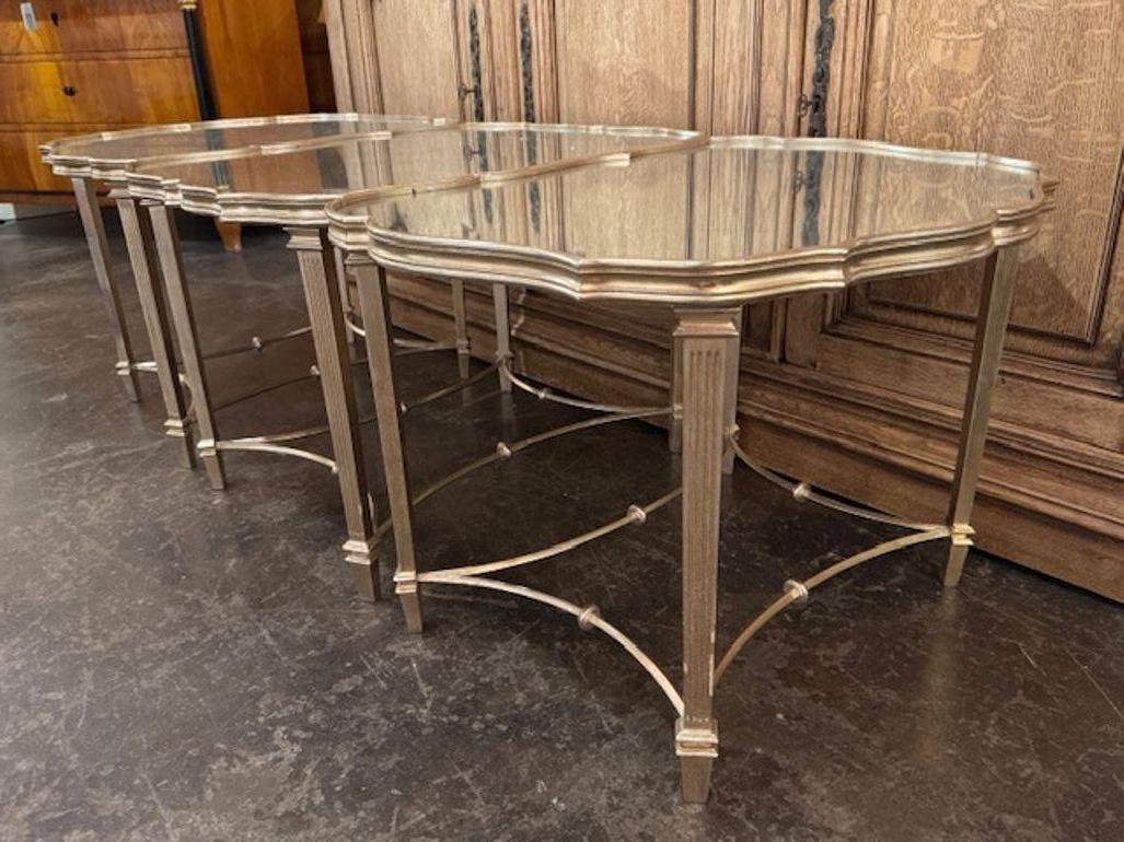 italien Vintage Italian Silver Leaf 3 Section Coffee Table with Mirrored Top (Table basse à 3 sections avec plateau en miroir) en vente