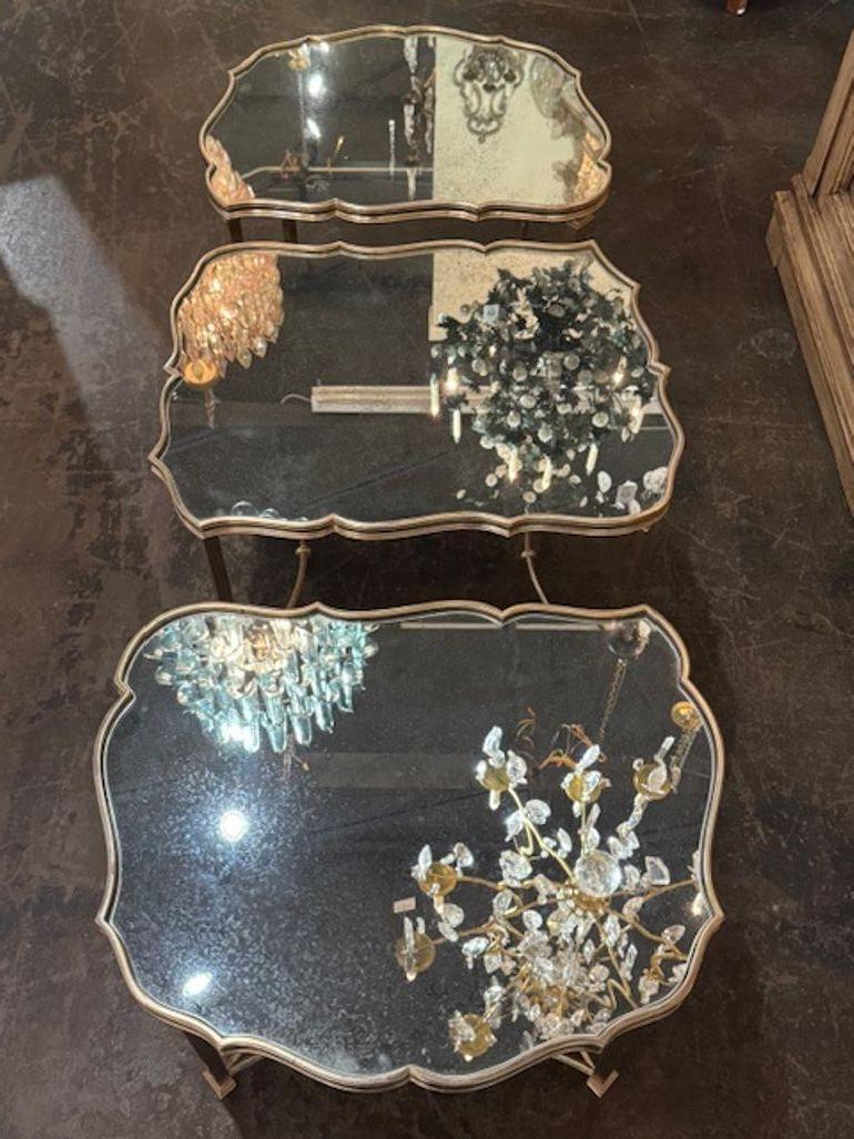 20ième siècle Vintage Italian Silver Leaf 3 Section Coffee Table with Mirrored Top (Table basse à 3 sections avec plateau en miroir) en vente