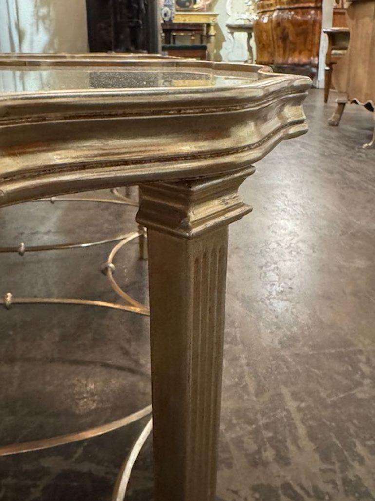Vintage Italian Silver Leaf 3 Section Coffee Table with Mirrored Top (Table basse à 3 sections avec plateau en miroir) en vente 1