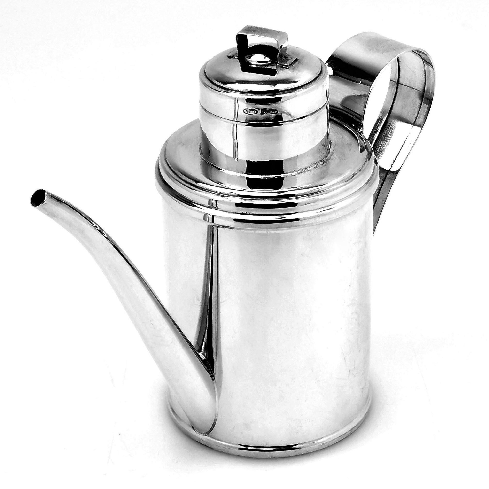 silver oil can
