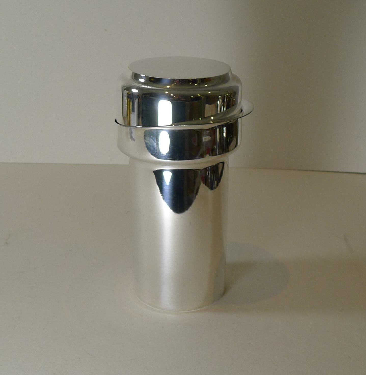 Vintage Italian Silver Plated Cocktail Shaker by Lino Sabattini, c.1960 For Sale 6